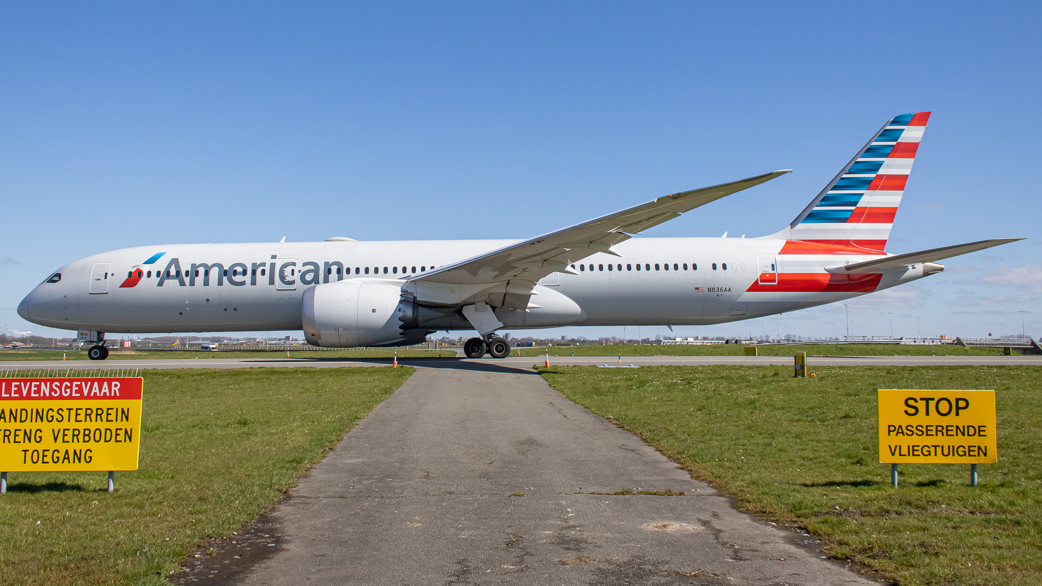 Full size: American Airlines Boeing 787-9 N836AA at Amsterdam Schiphol Airport