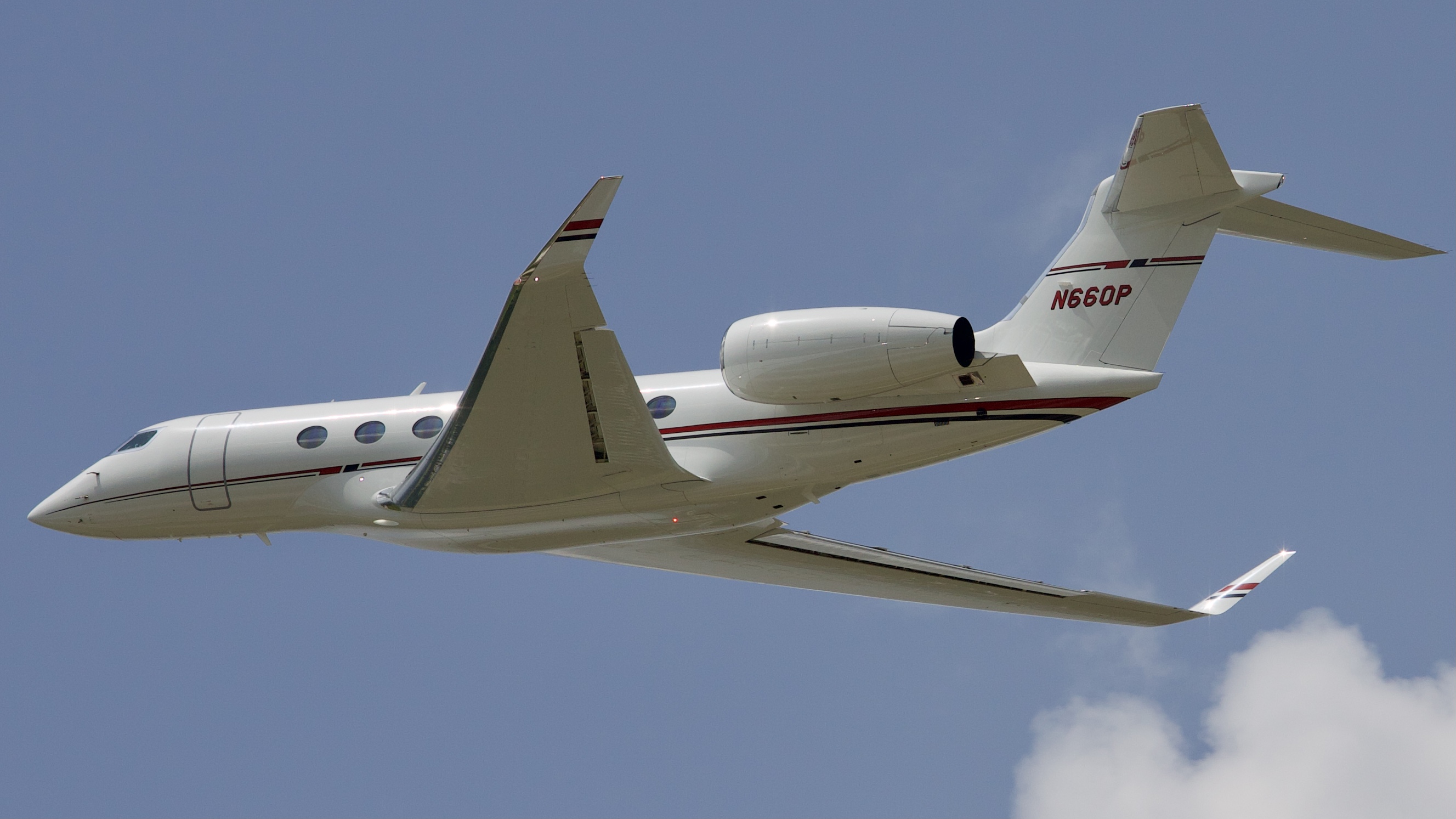 Full size: PRIVATE Gulfstream G600 N660P at Houston-George Bush Intercontinental Airport