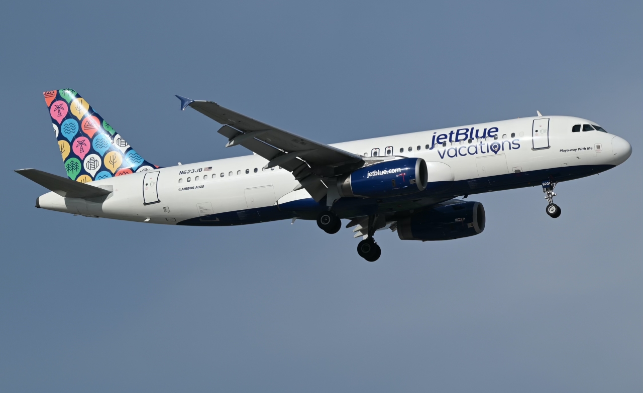 Full size: JetBlue Airways Airbus A320 N623JB at Orlando International Airport