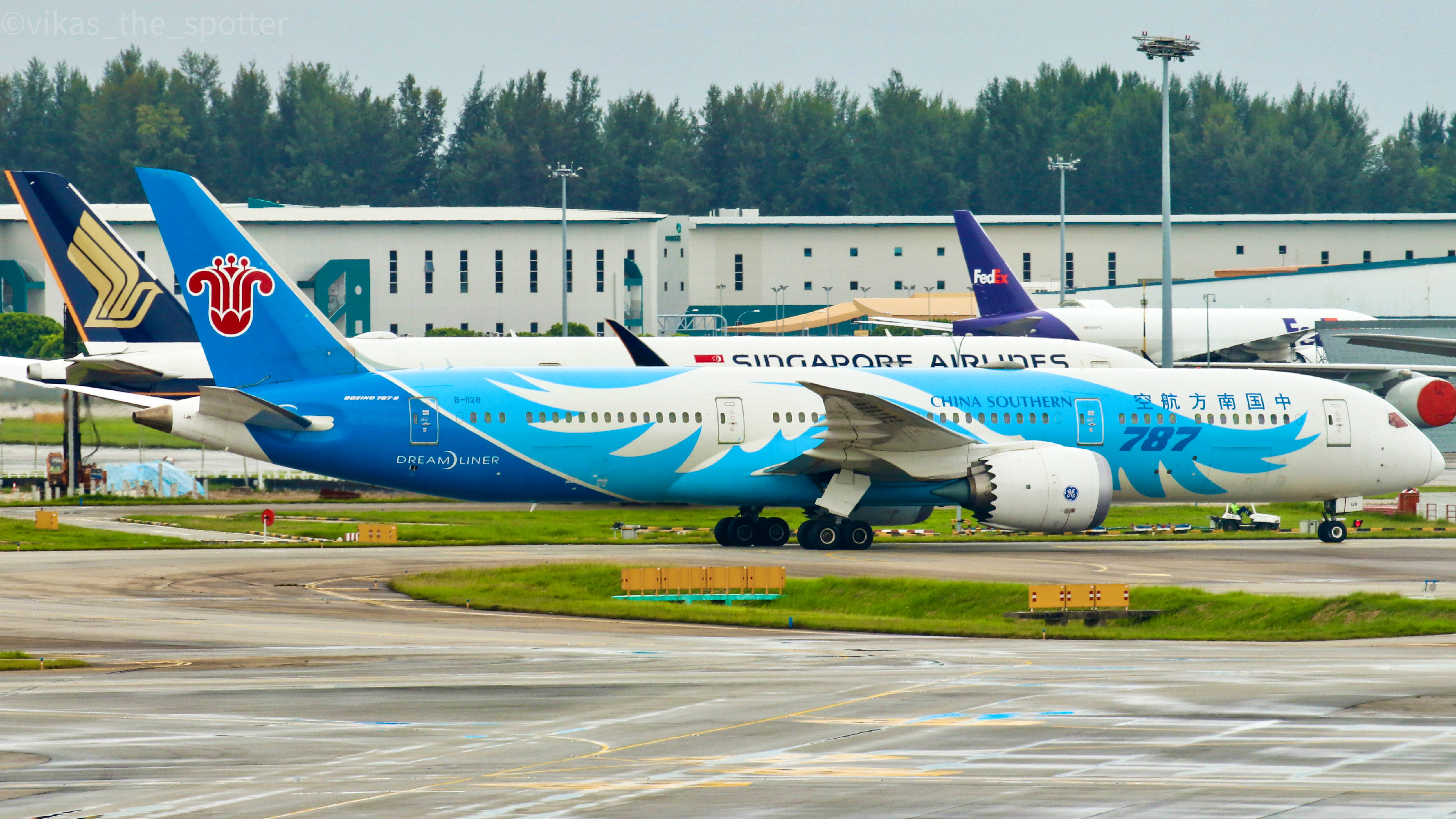 Full size: China Southern Airlines Boeing 787-9 B-1128 at Singapore-Changi Airport