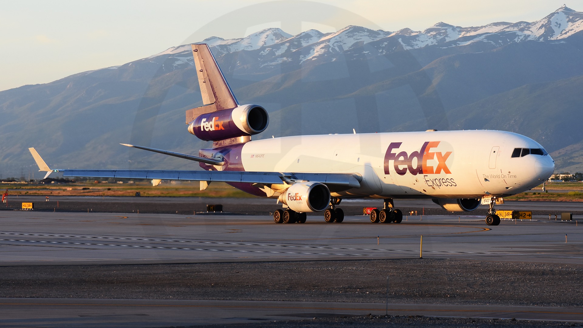 Full size: FedEx MD11 N642FE at Salt Lake City International Airport