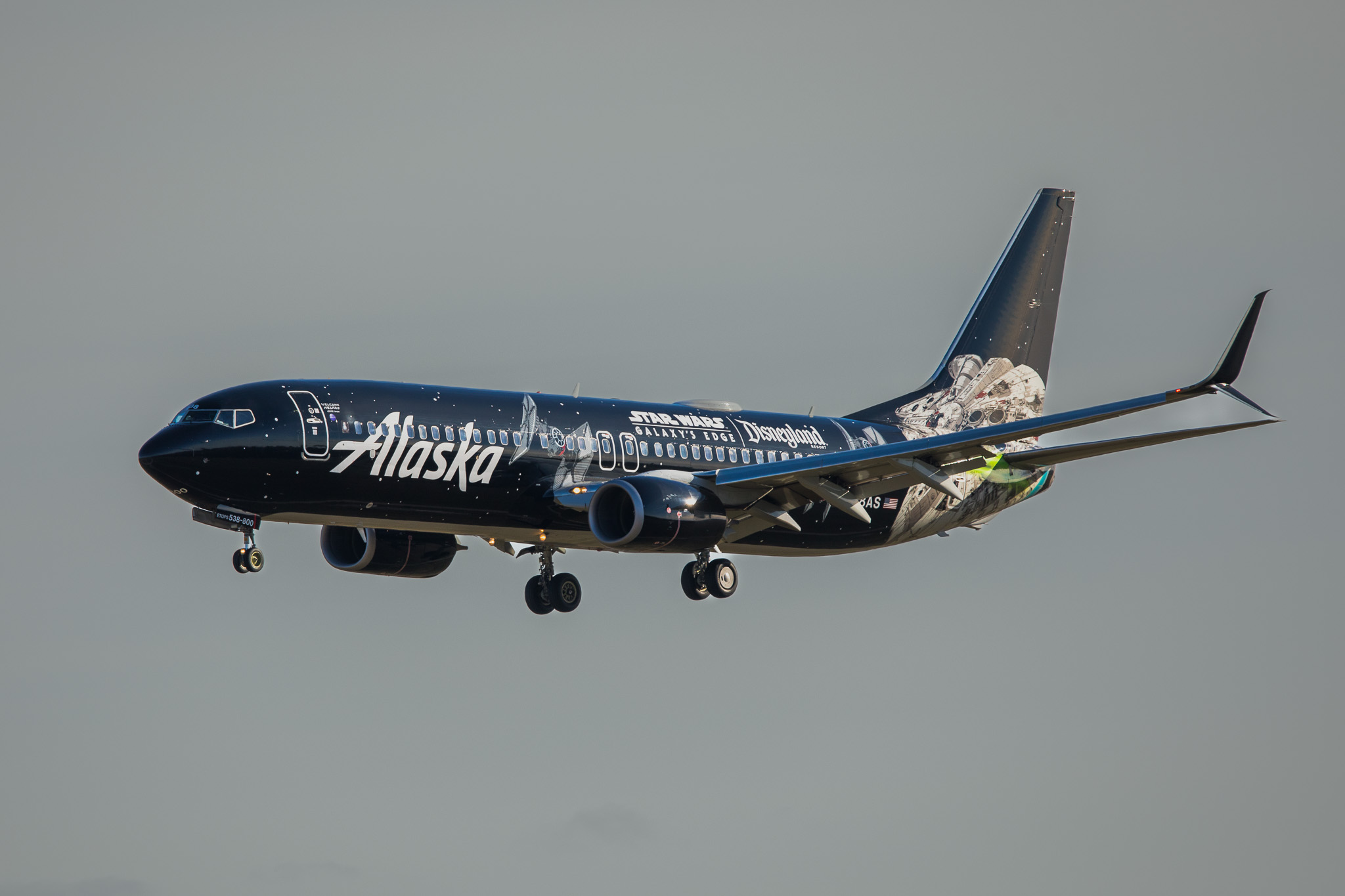 Full size: Alaska Airlines Boeing 737-800 N538AS at General Mitchell International Airport