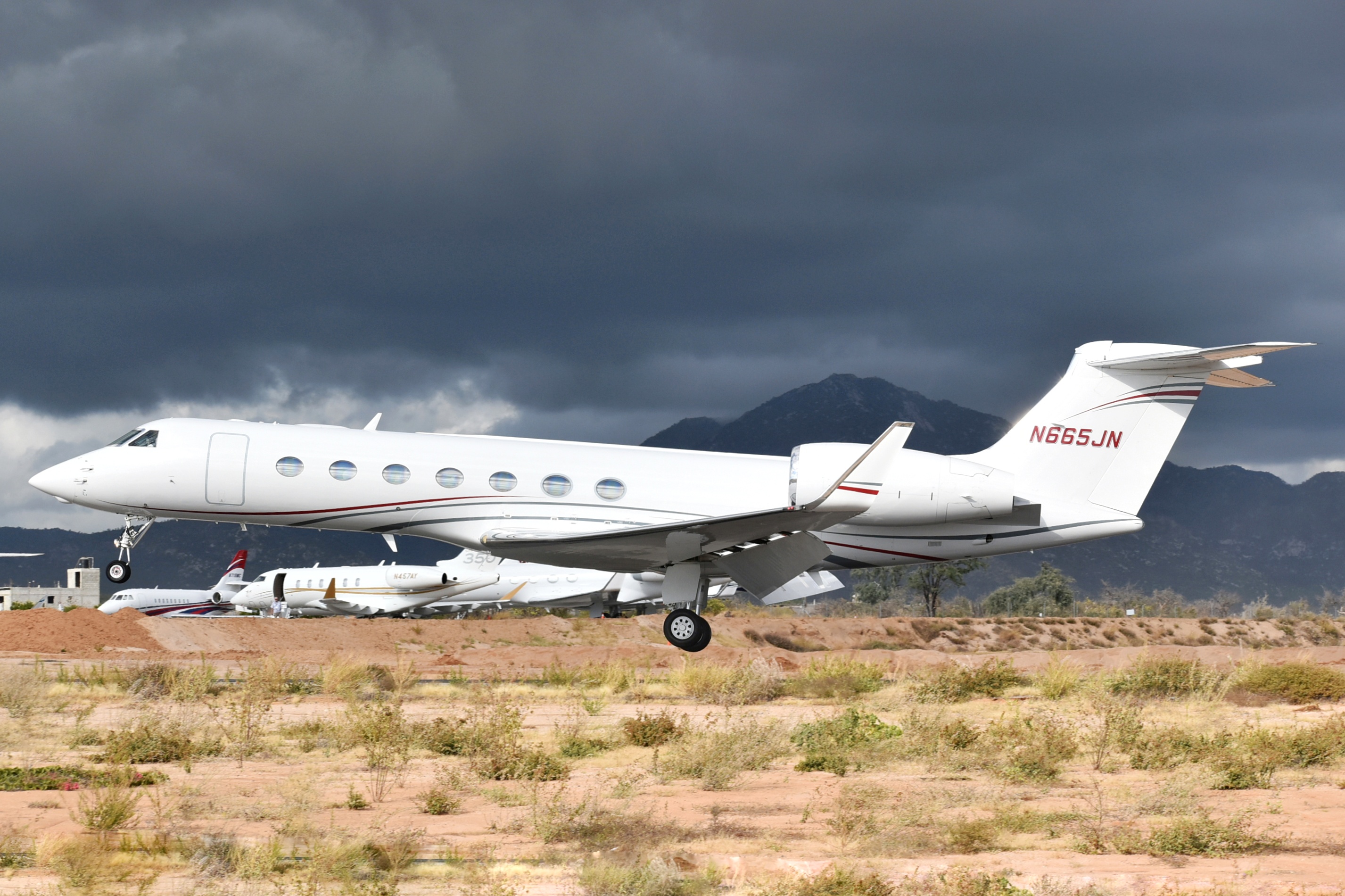 Full size: PRIVATE Gulfstream G550 N665JN at Aeropuerto de Cabo San Lucas Internacional