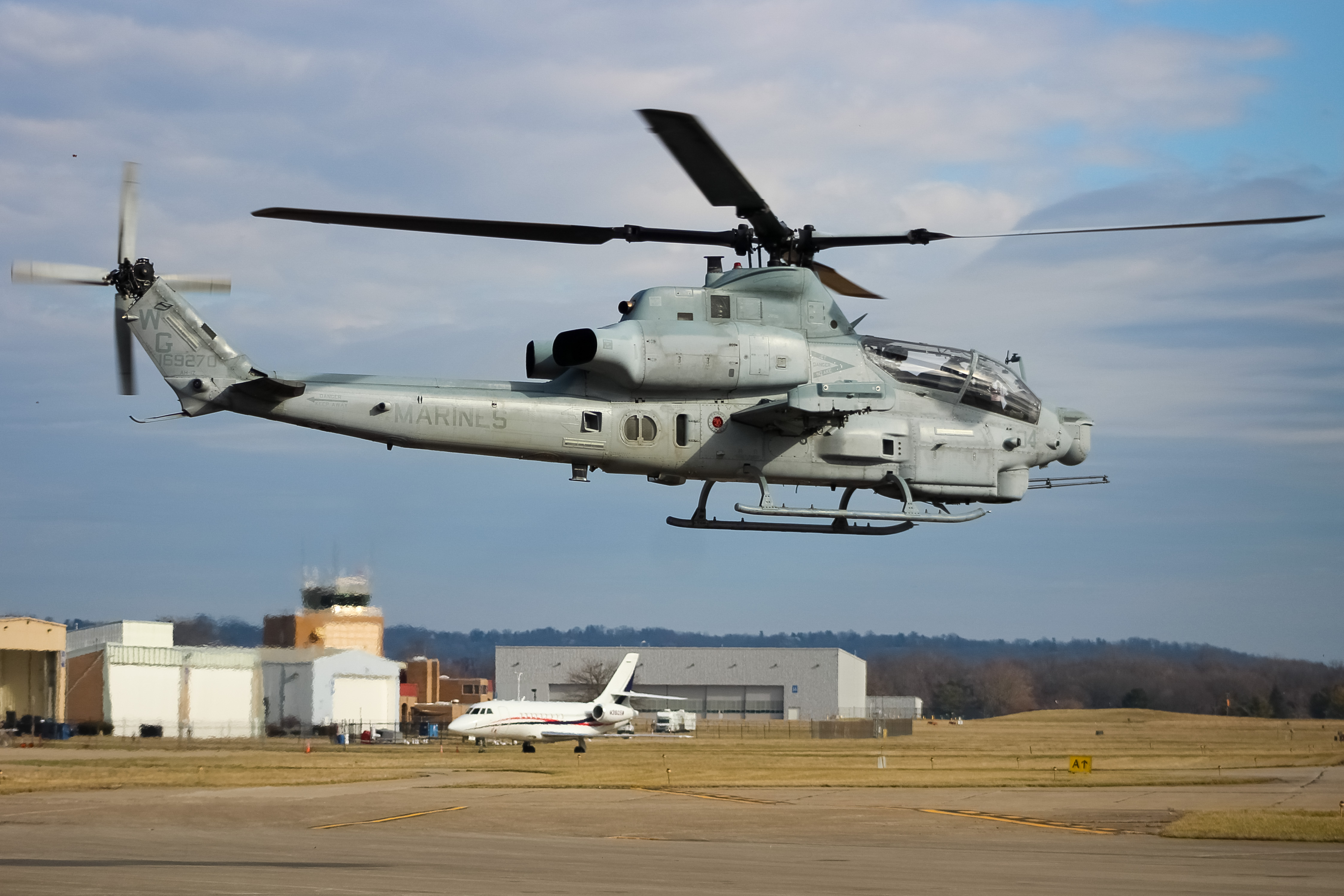 Full size: USMC - United States Marine Corp Bell AH-1Z Viper 169270 at Cincinnati Municipal Airport/Lunken Field
