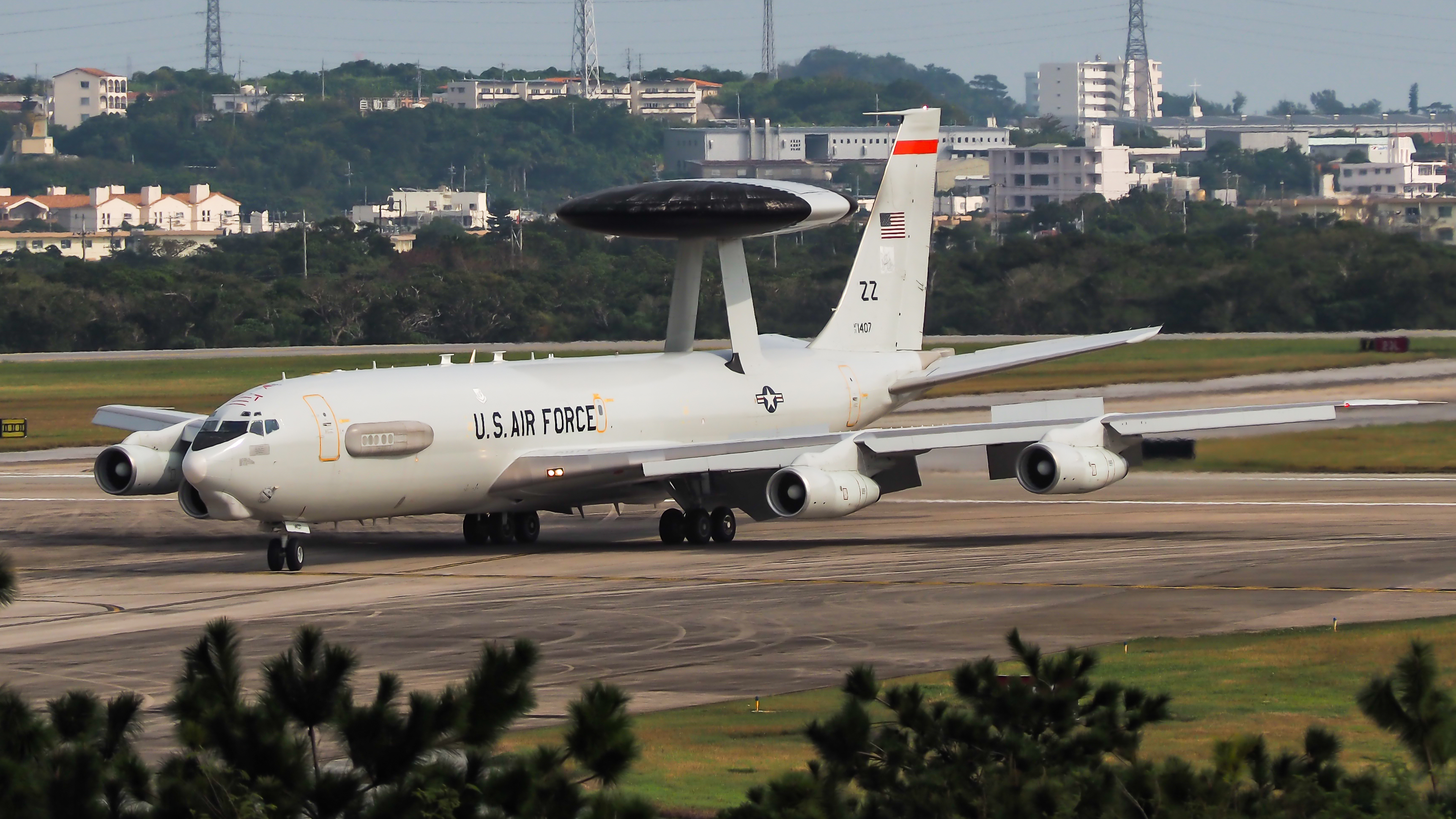 Full size: United States Air Force Boeing E-3B Sentry 71-1407 at Dona Ana County International Jetport Airport