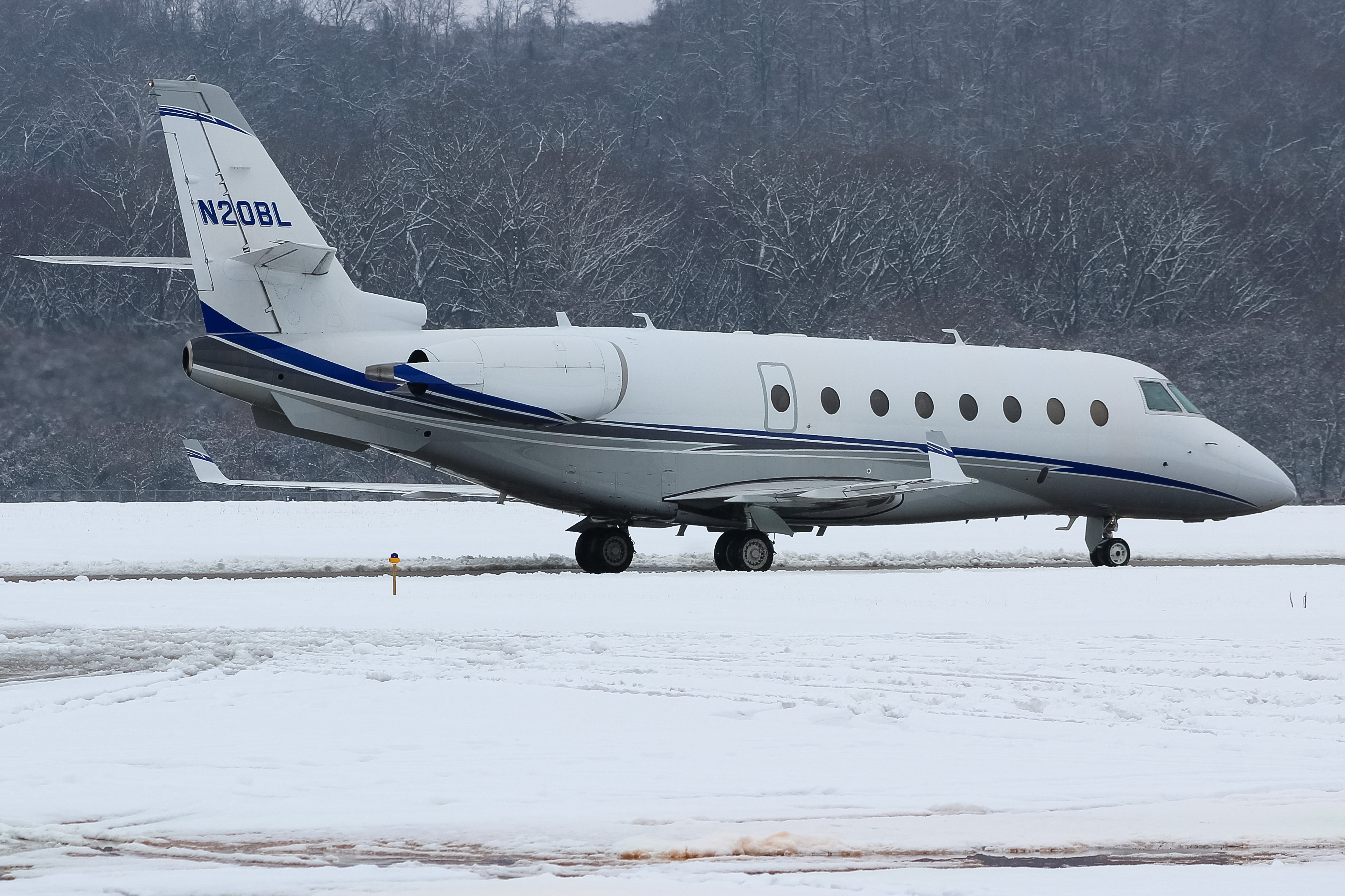 Full size: PRIVATE  Gulfstream G200 N20BL at Cincinnati Municipal Airport/Lunken Field