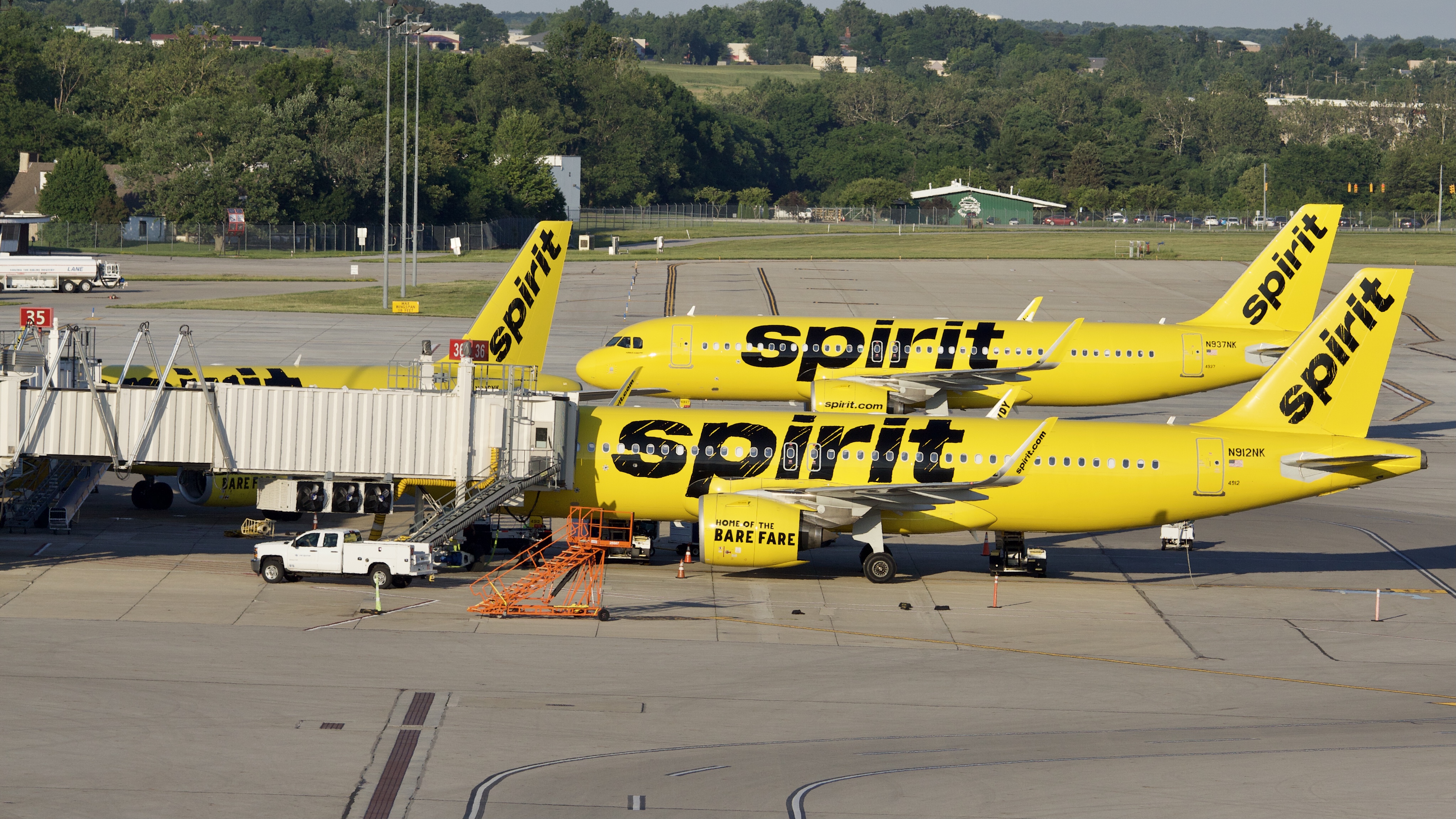 Full size: Airport Photo KCMH at John Glenn Columbus International Airport