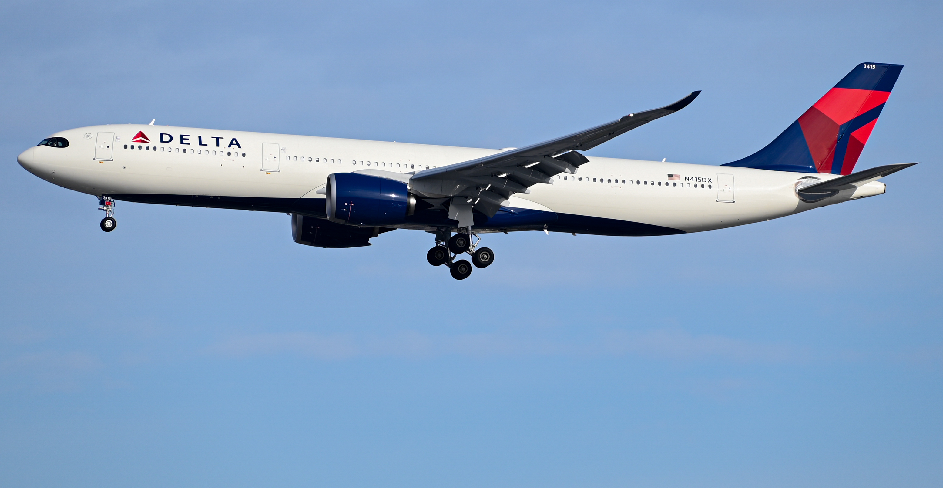 Full size: Delta Airlines Airbus A330-900 N415DX at Los Angeles International Airport