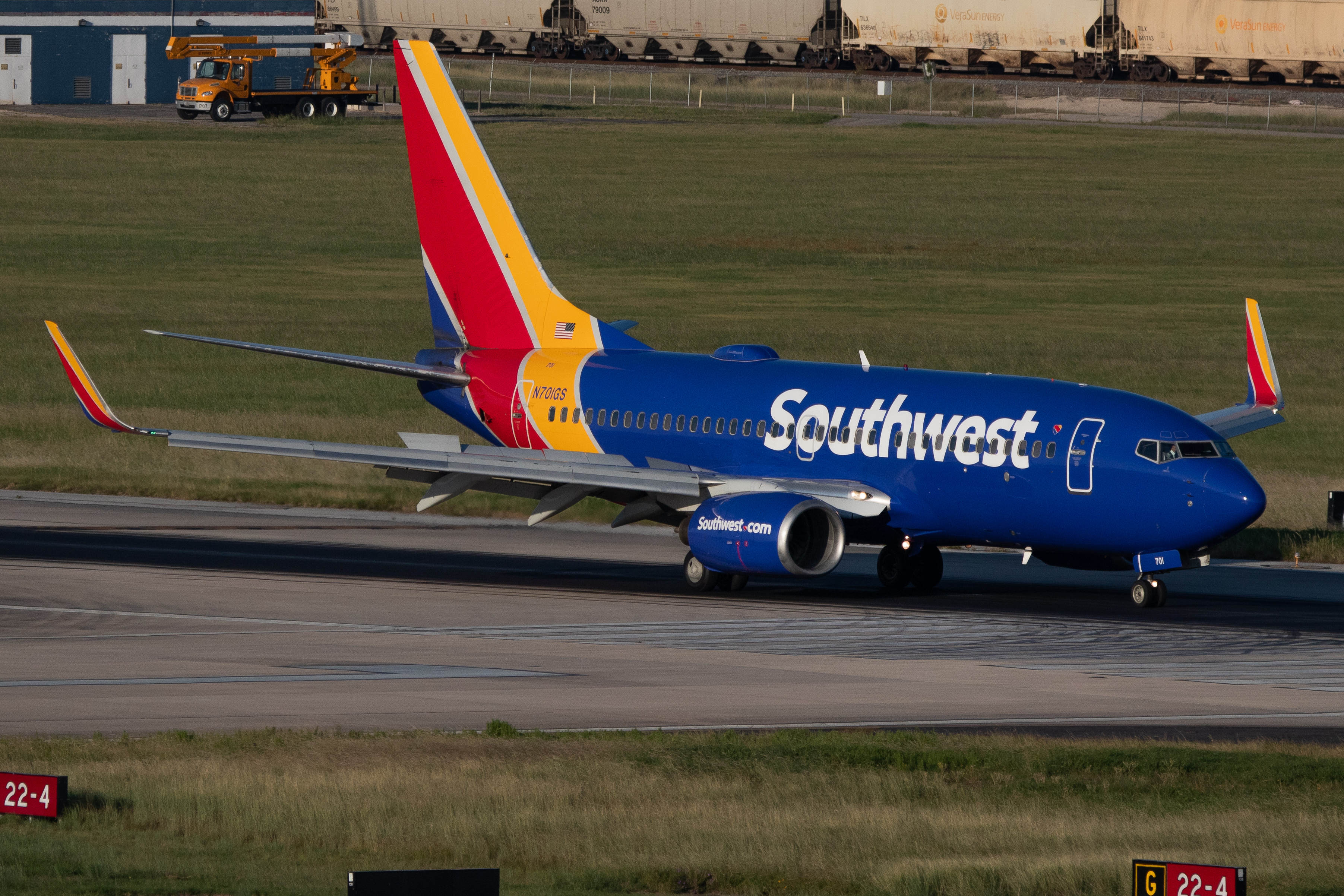 Full size: Southwest Airlines Boeing 737-7H4 N701GS at San Antonio International Airport
