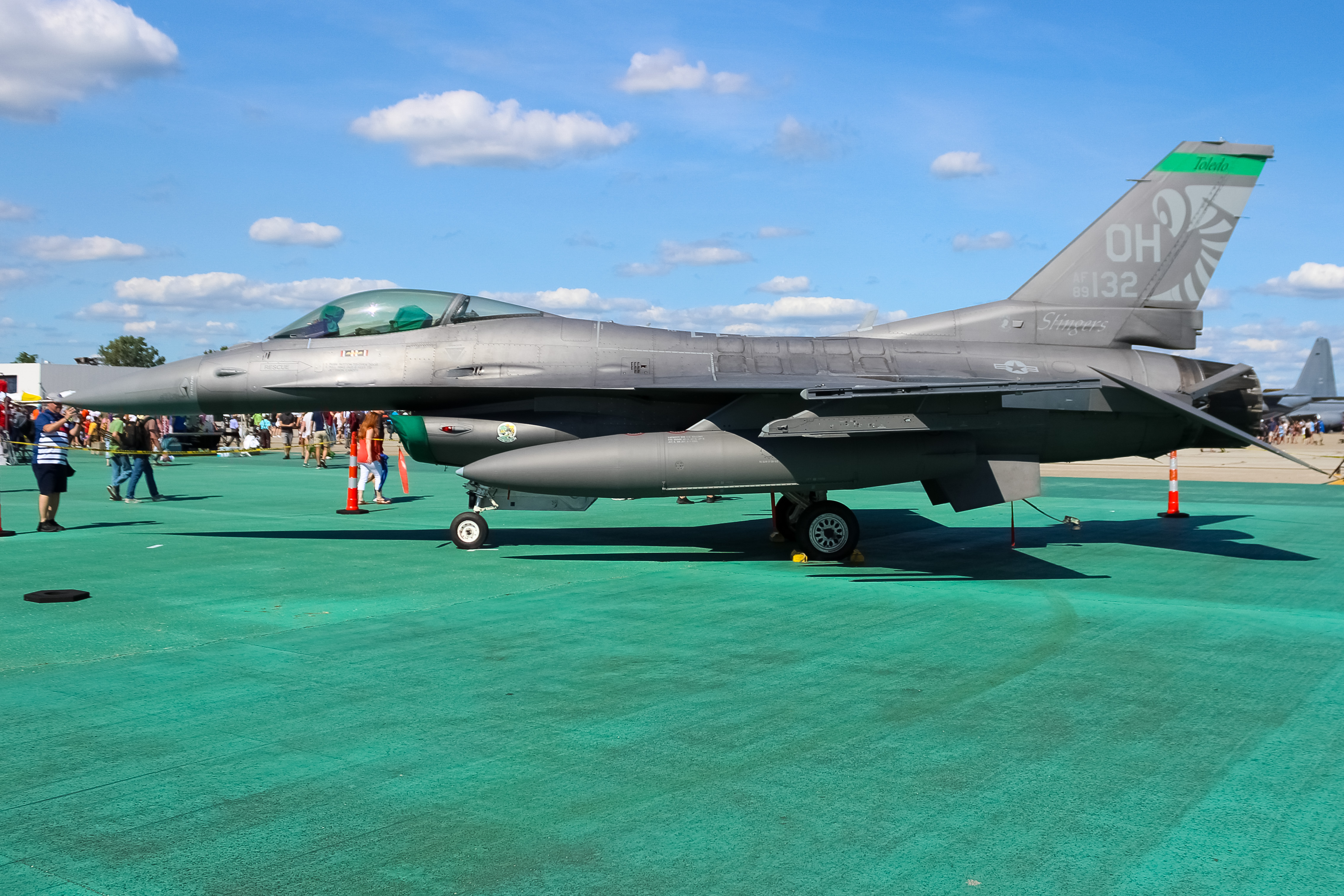 Full size: USAF - United States Air Force General Dynamics F-16 Fighting Falcon 89-2132 at James M Cox Dayton International Airport