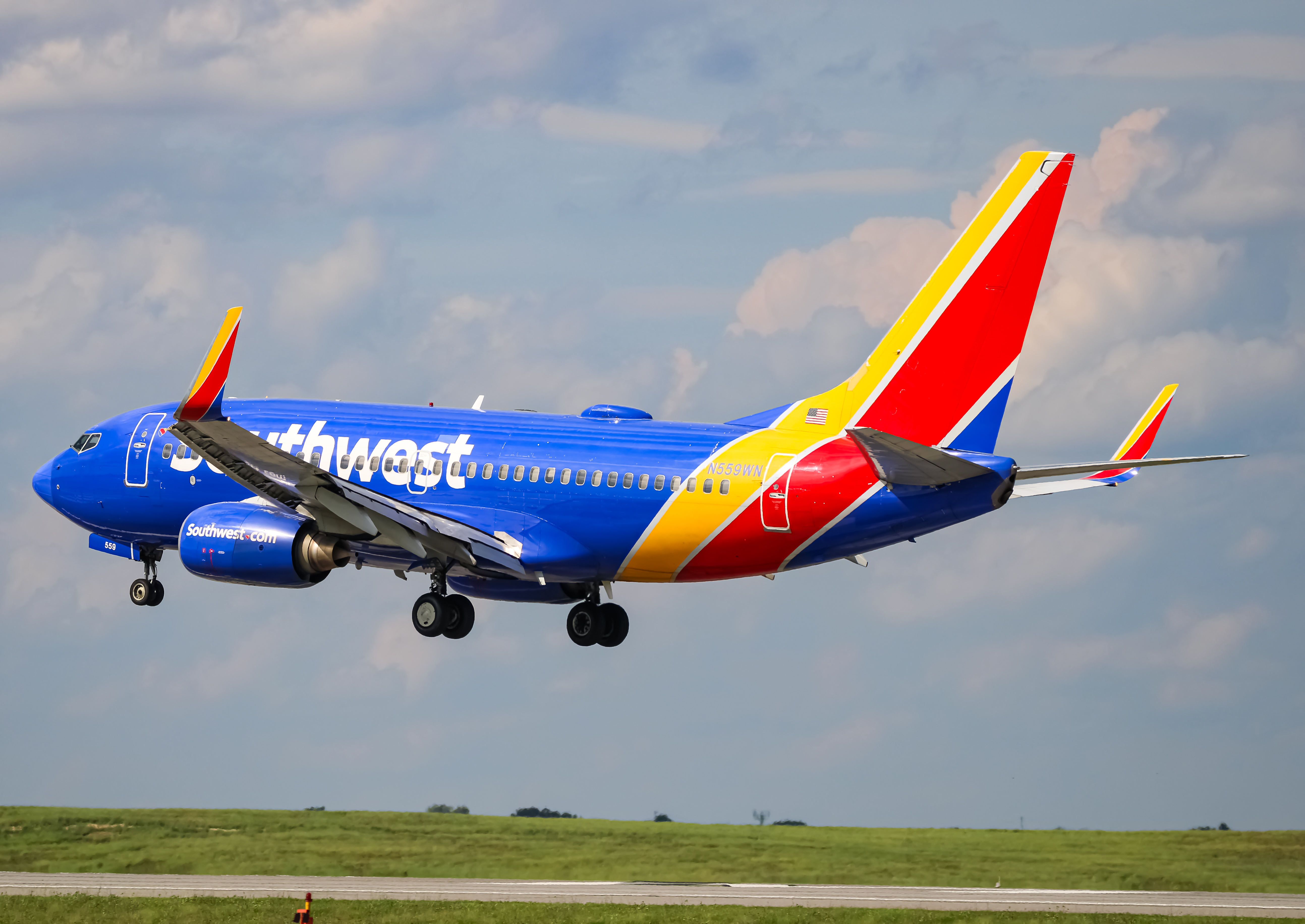 Full size: Southwest Boeing 737-700 N559WN at Baltimore/Washington International Thurgood Marshall Airport