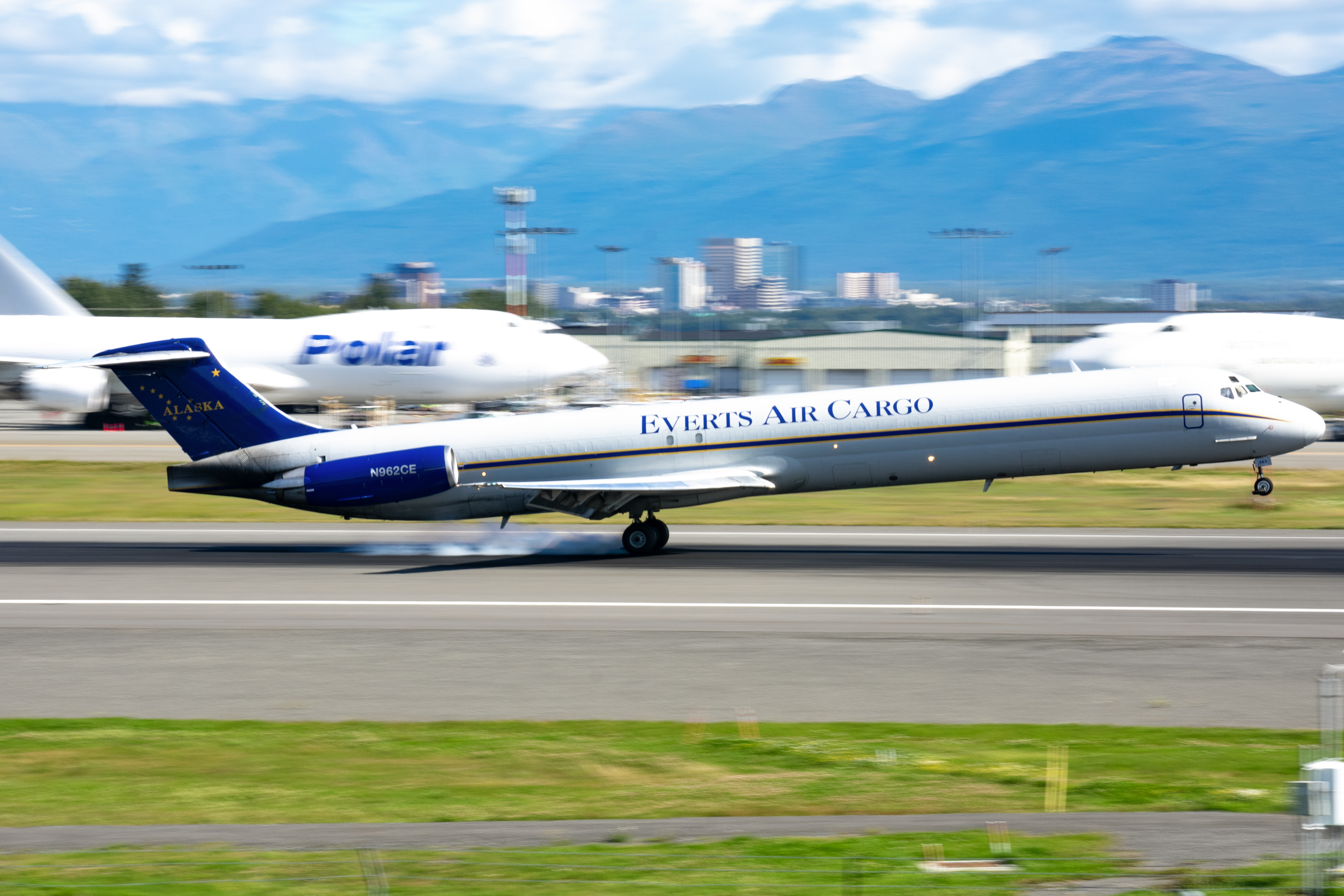 Full size: Everts Air Cargo McDonnell Douglas MD-83(SF) N962CE at Anchorage Ted Stevens International Airport