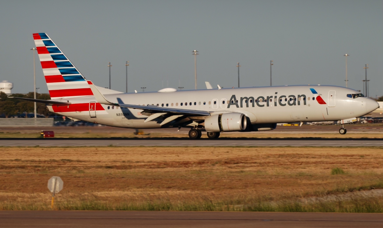 Full size: American Airlines Boeing 737-800 N898NN at Dallas-Fort Worth International Airport