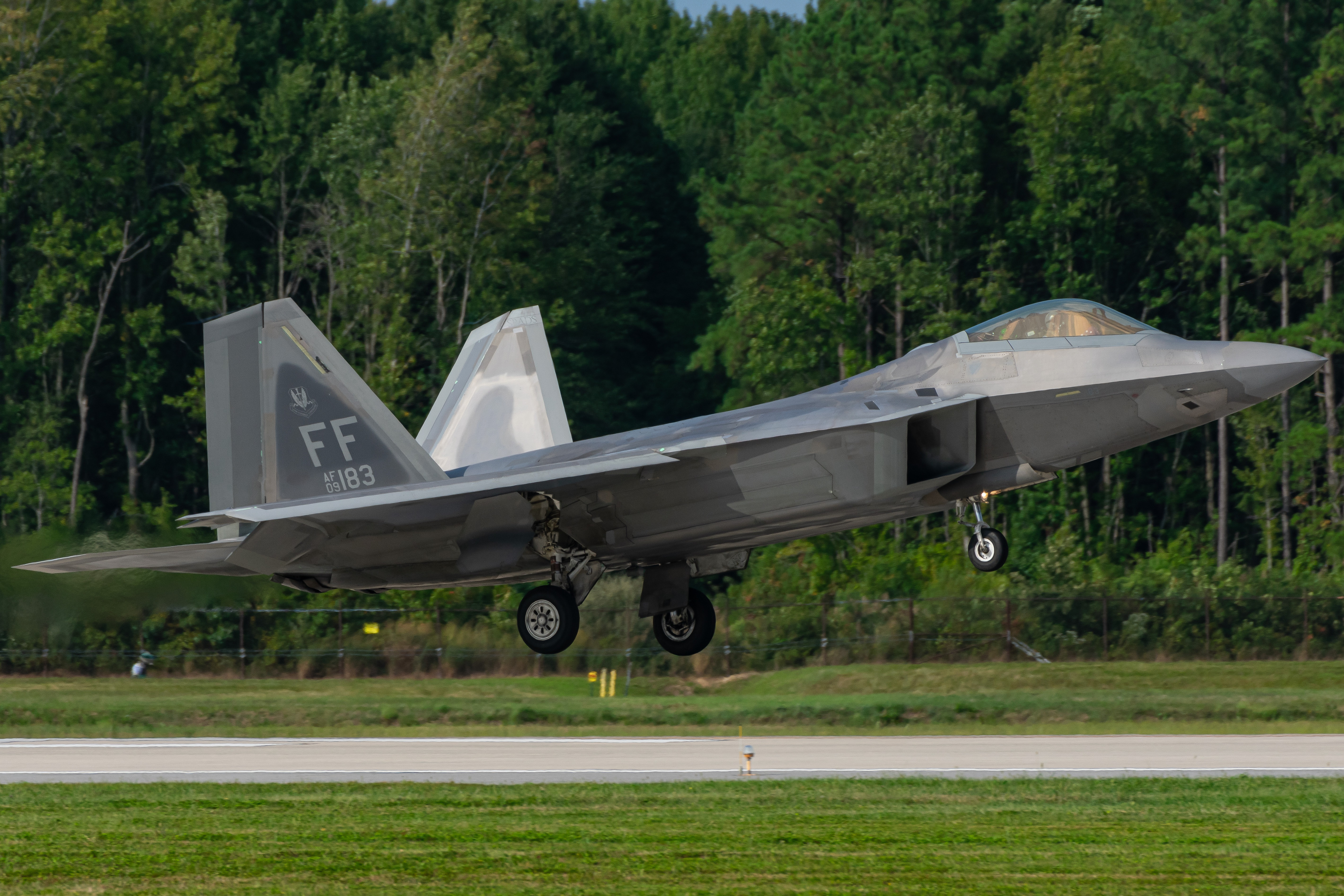 Full size: USAF - United States Air Force Lockheed Martin F-22A Raptor 09-0183 at Dover Air Force Base