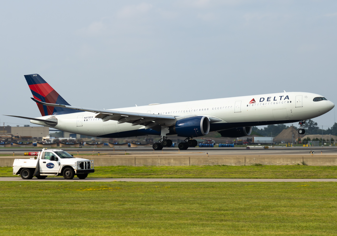 Full size: Delta Airlines Airbus A330-900 N413DX at Minneapolis-St Paul International/Wold-Chamberlain Airport