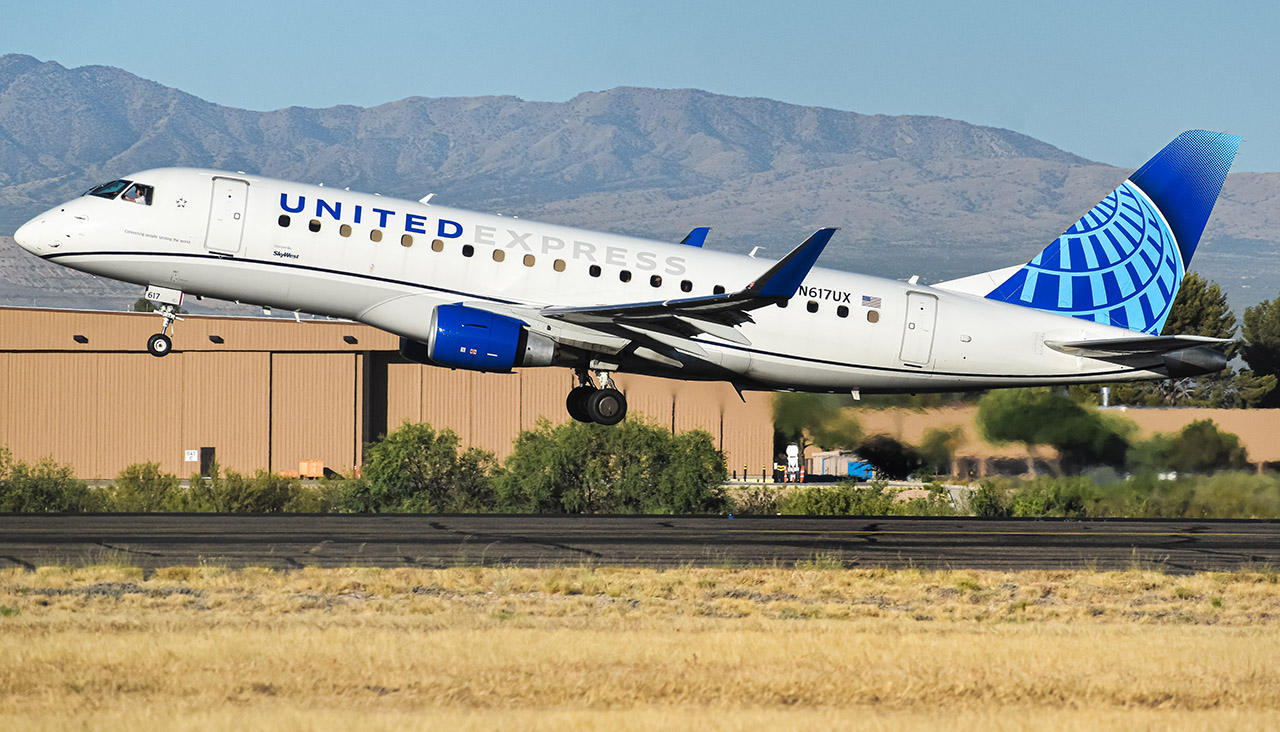 Full size: United Airlines Embraer E175 N617UX at Tucson International Airport