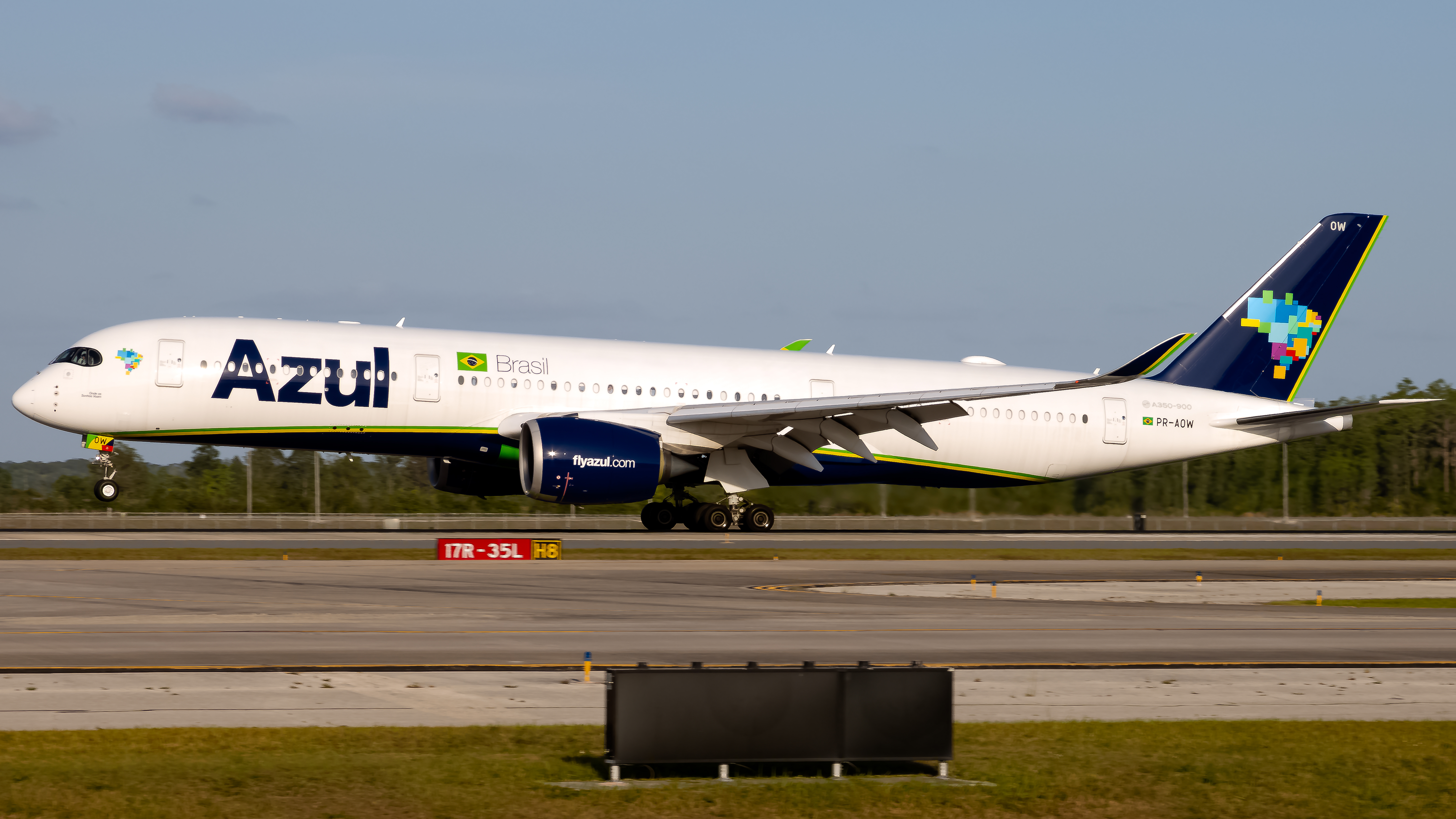 Full size: Azul  Airbus A350-900 PR-AOW at Orlando International Airport