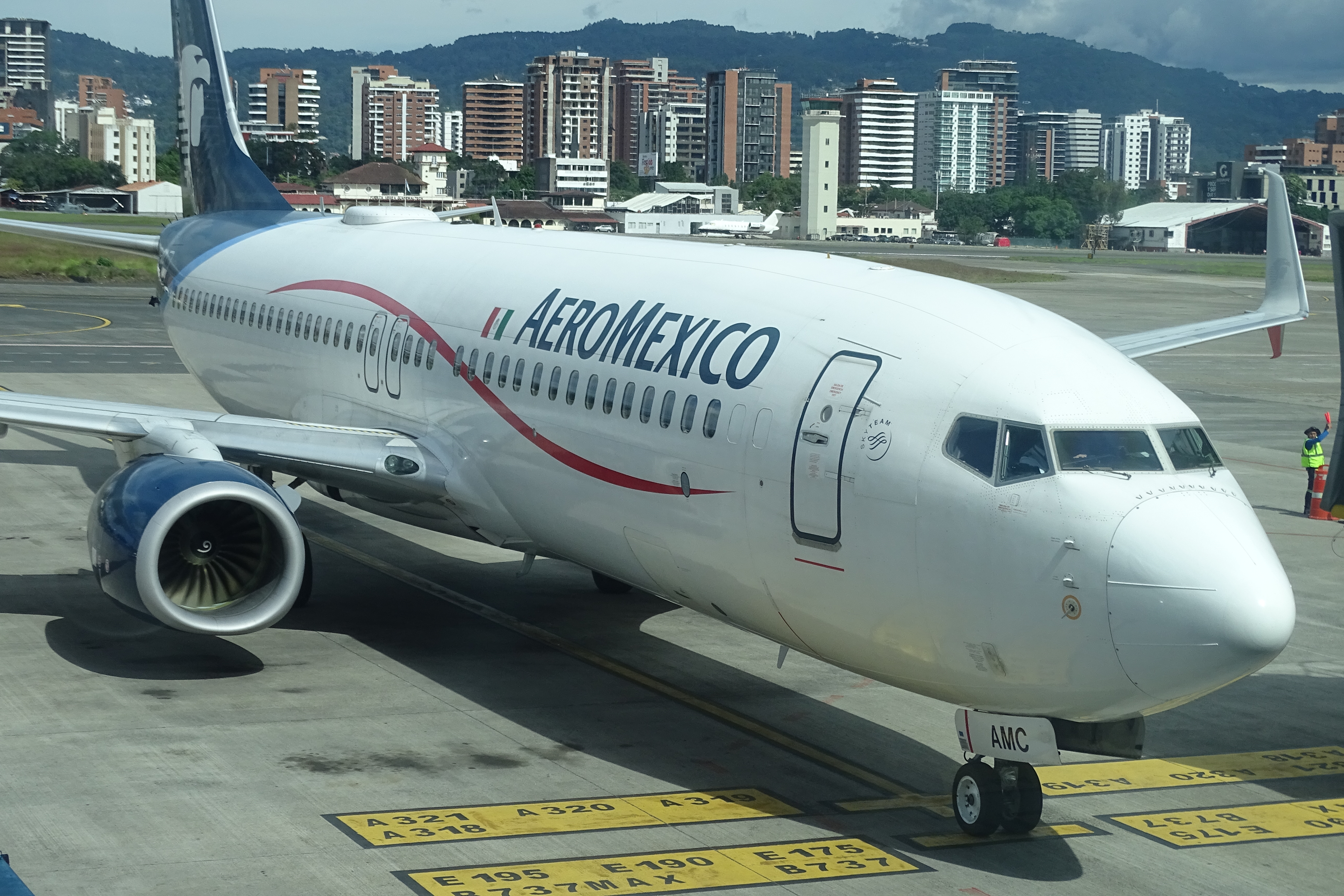 Full size: Aeromexico Boeing 737-800 XA-AMC at Guatemala City La Aurora International Airport