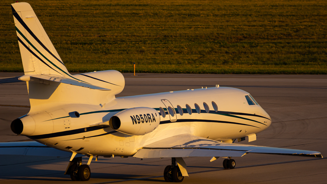 Full size: PRIVATE Dassault Falcon 50 N950RA at John Glenn Columbus International Airport