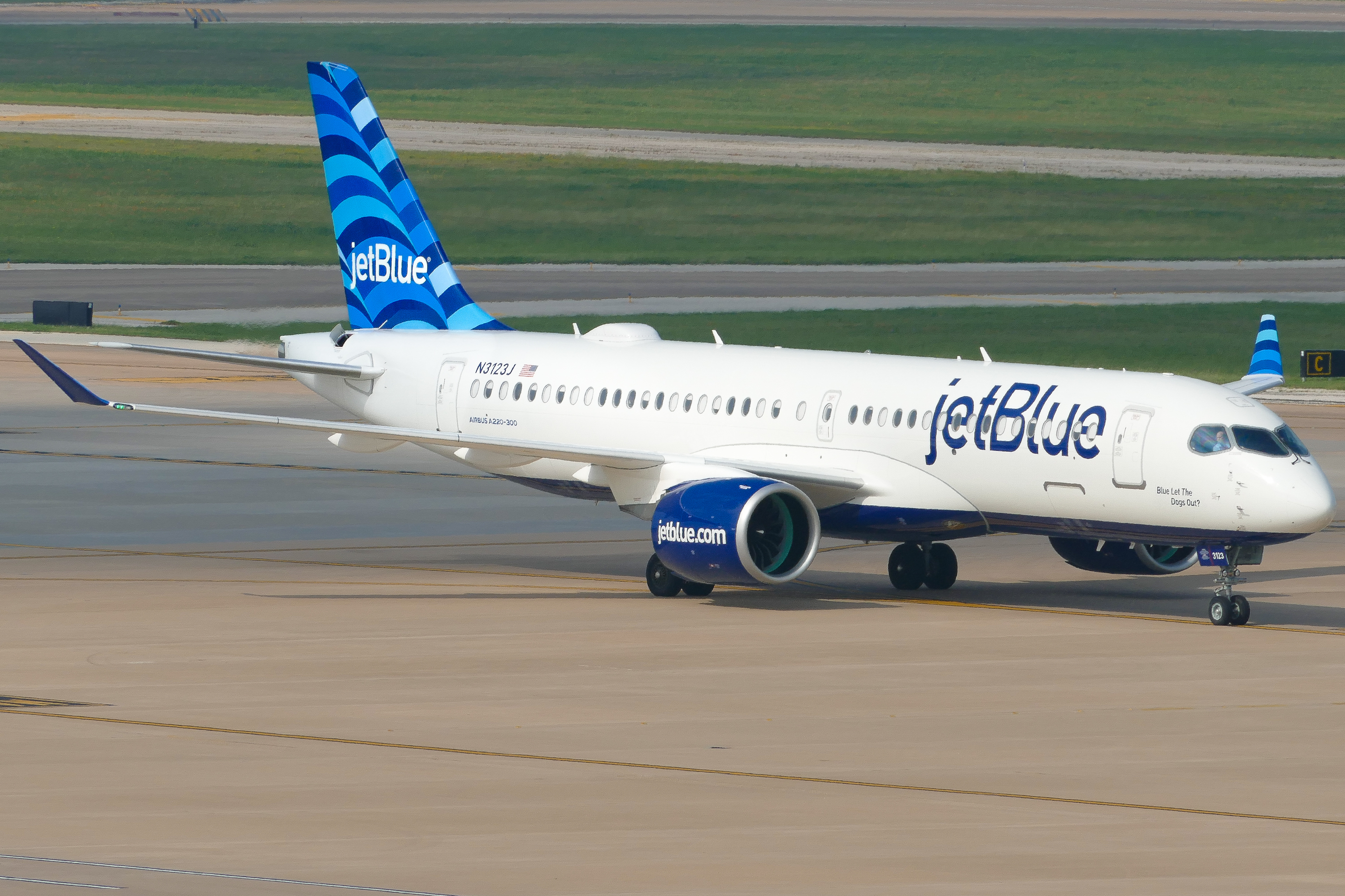 Full size: JetBlue Airways Airbus A220-300 N3123J at Austin-Bergstrom International Airport