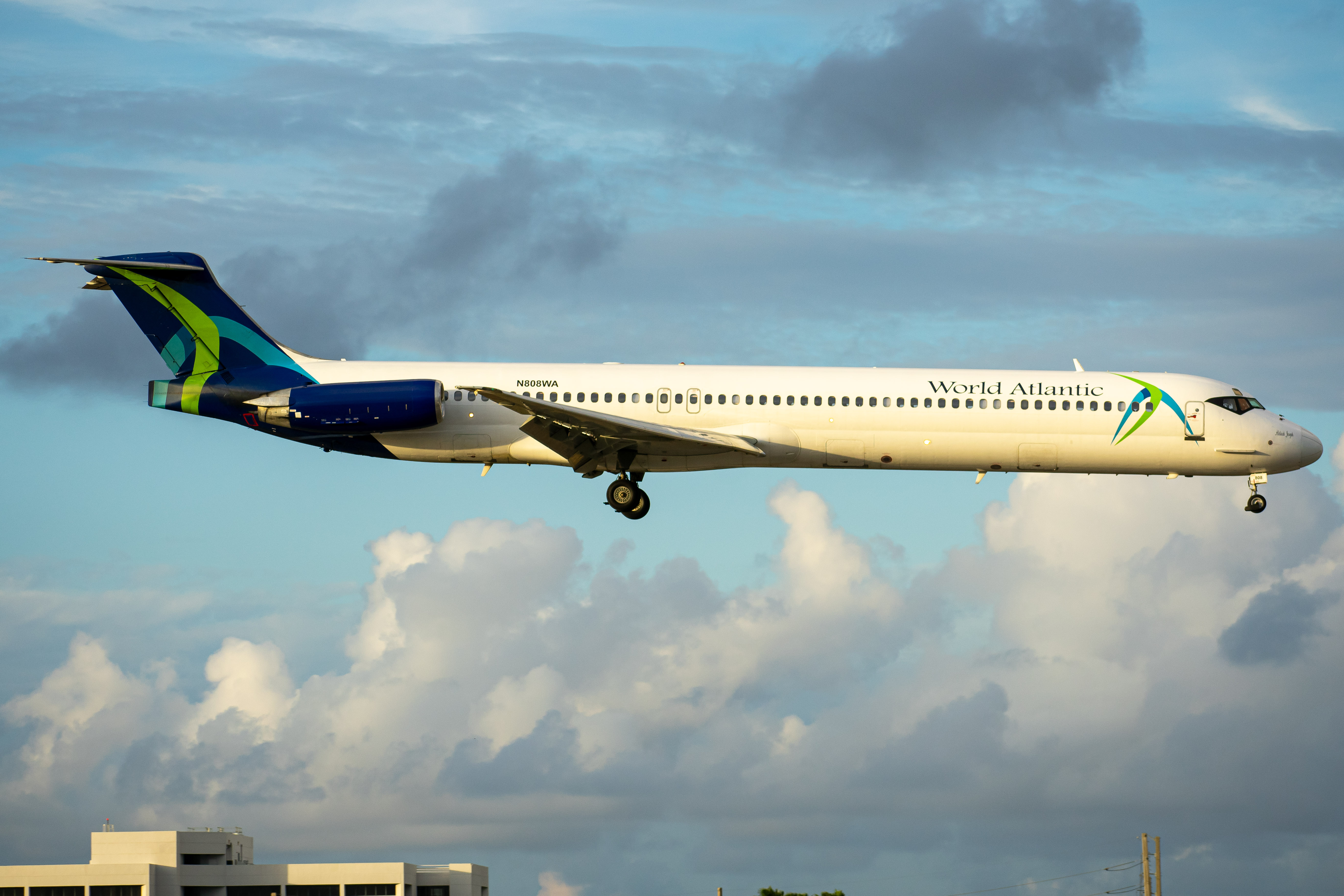 Full size: World Atlantic Airlines McDonnell Douglas MD-83 N808WA at Miami International Airport