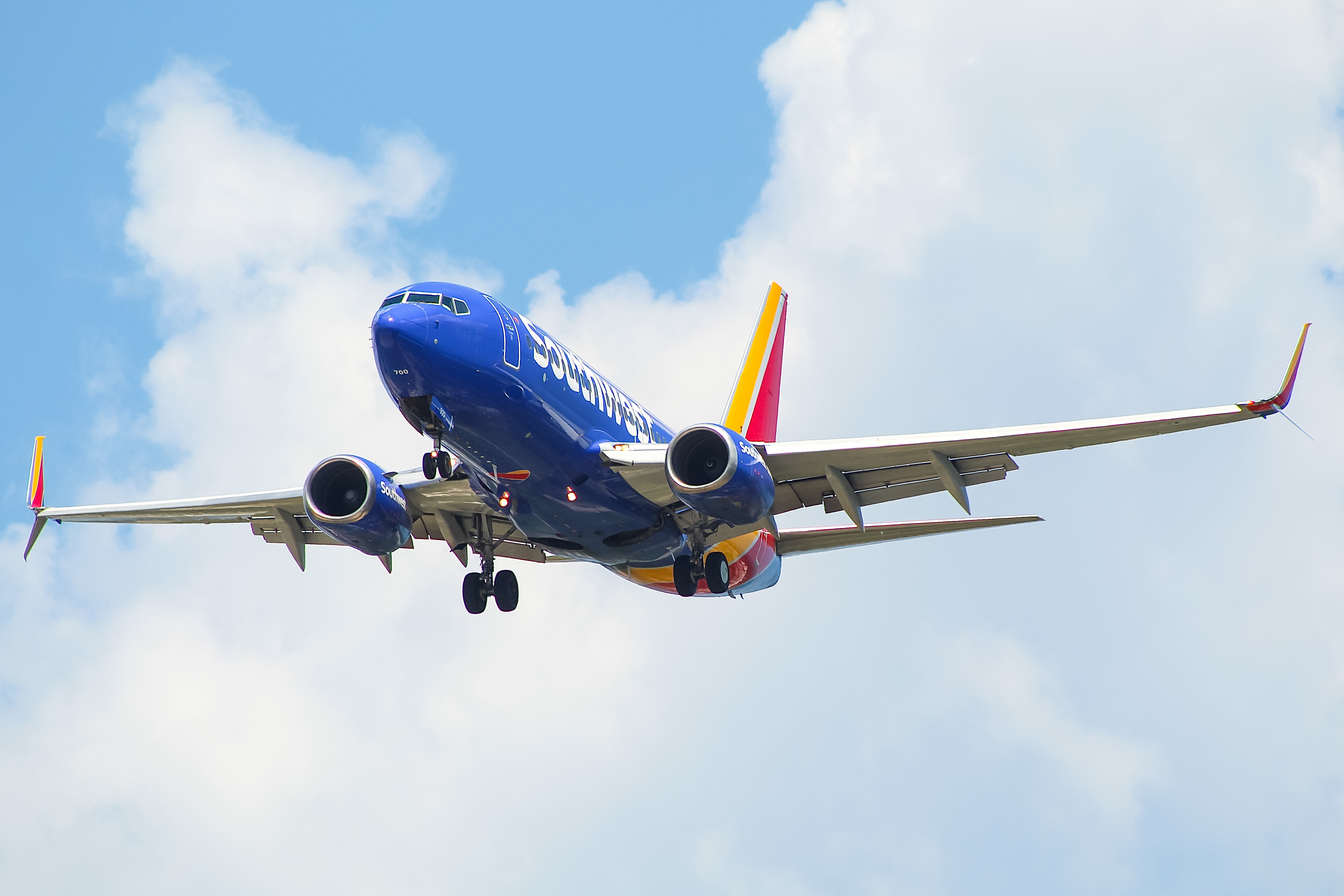 Full size: Southwest Airlines Boeing 737-700 N920WN at General Mitchell International Airport