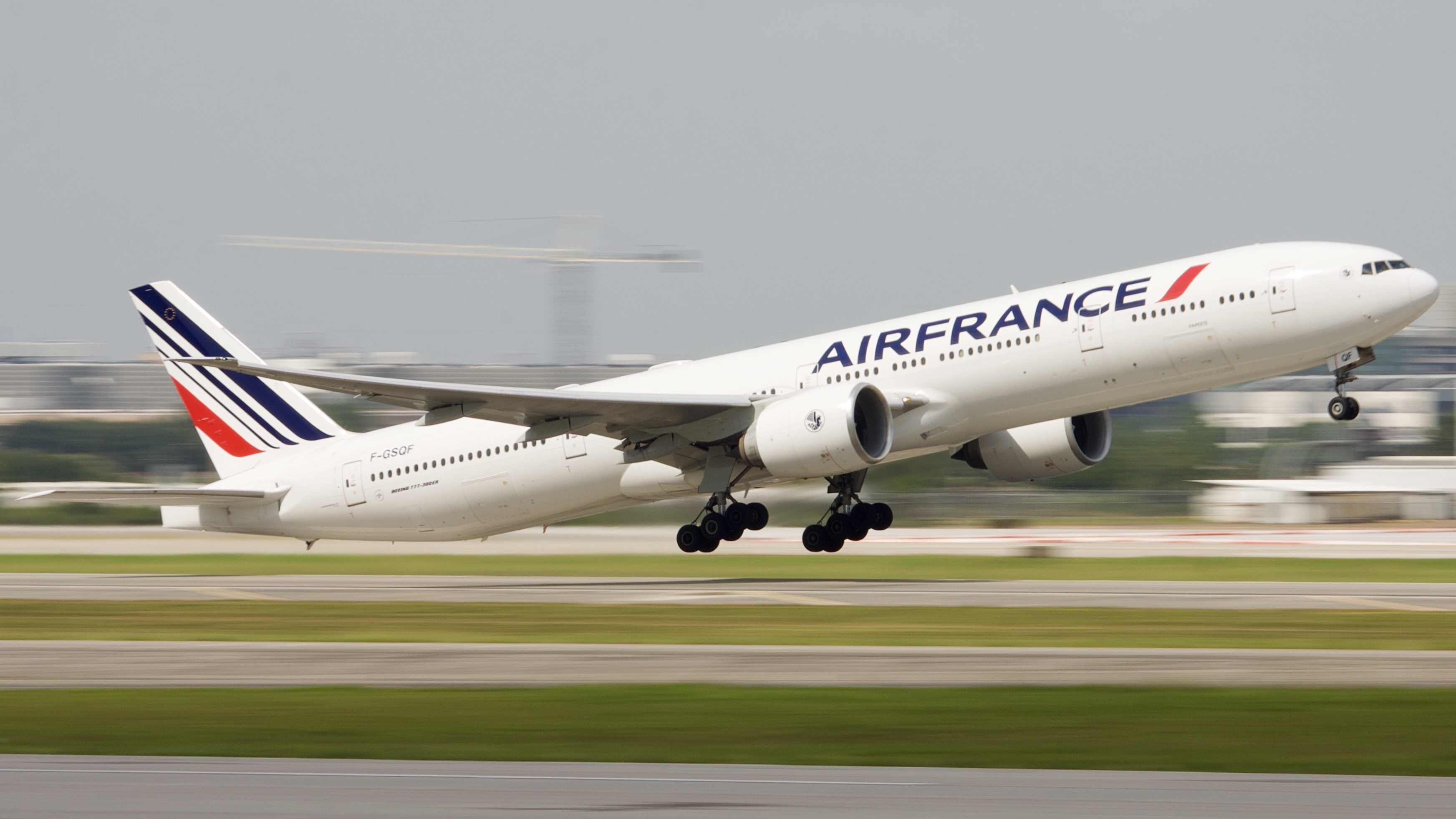Full size: Air France Boeing 777-300ER F-GSQF at Houston-George Bush Intercontinental Airport