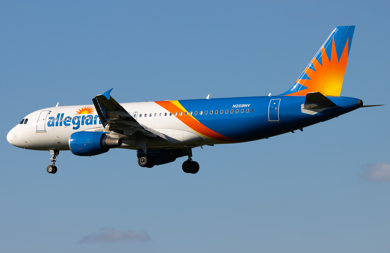 Full size: Allegiant Air Airbus A320 N259NV at Pittsburgh International Airport