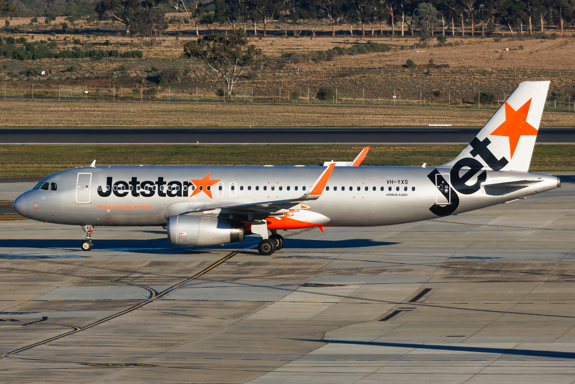 Full size: JetStar Airways Airbus A320 VH-YXS at Melbourne Airport