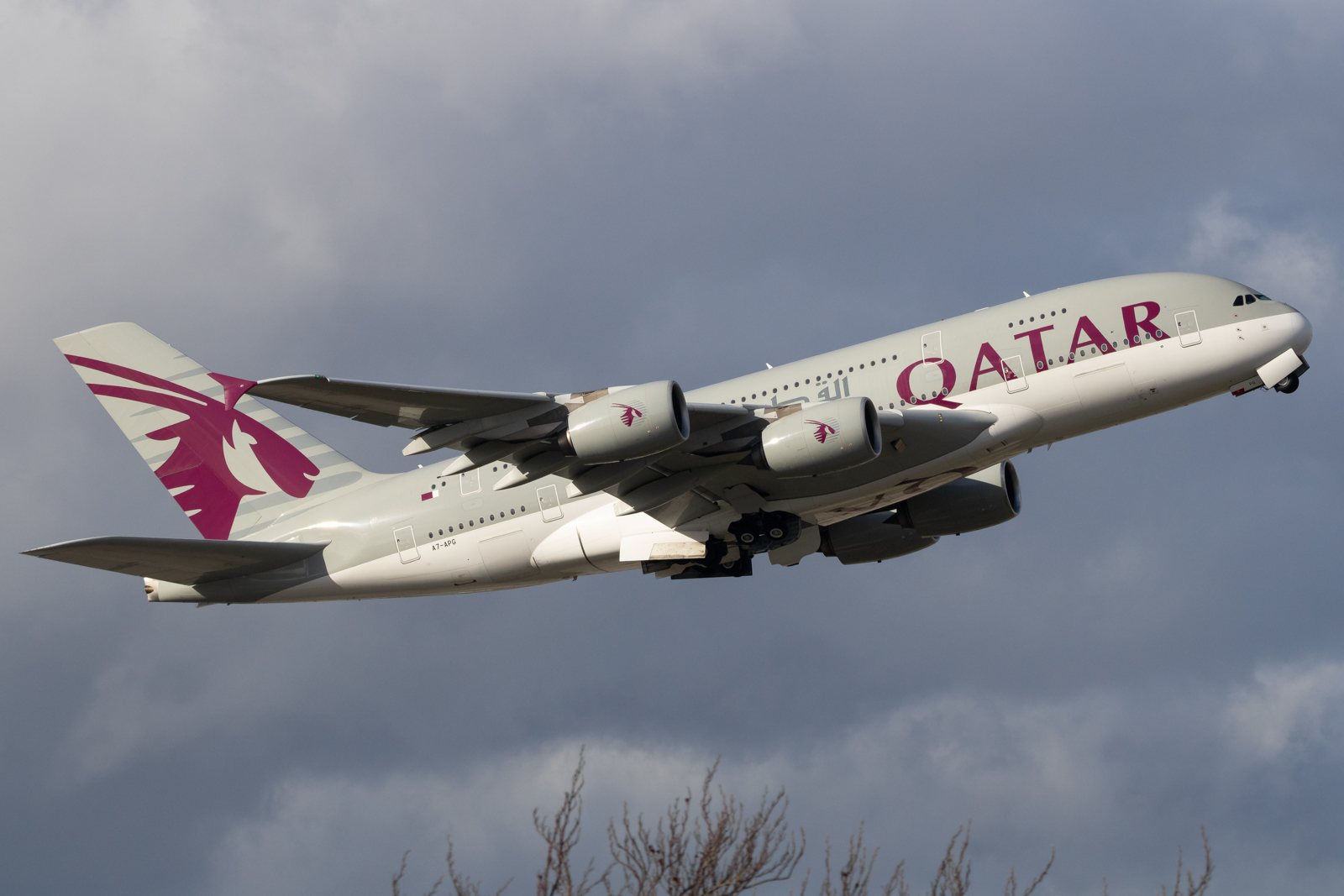 Full size: Qatar Airways Airbus A380-800 A7-APG at London Heathrow International Airport