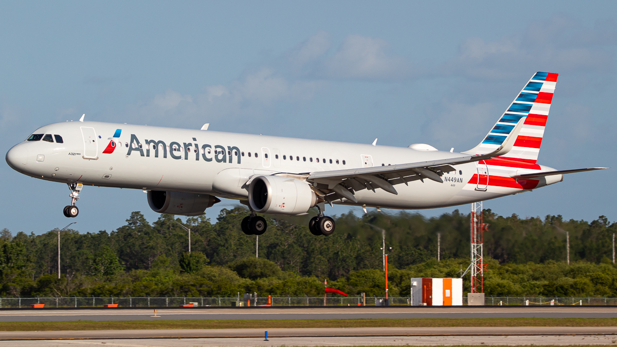 Full size: American Airlines Airbus A321NEO N449AN at Orlando International Airport