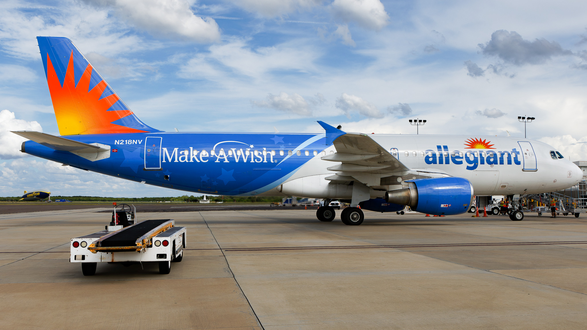 Full size: Allegiant Air A320 N218NV at St. Petersburg Clearwater International Airport