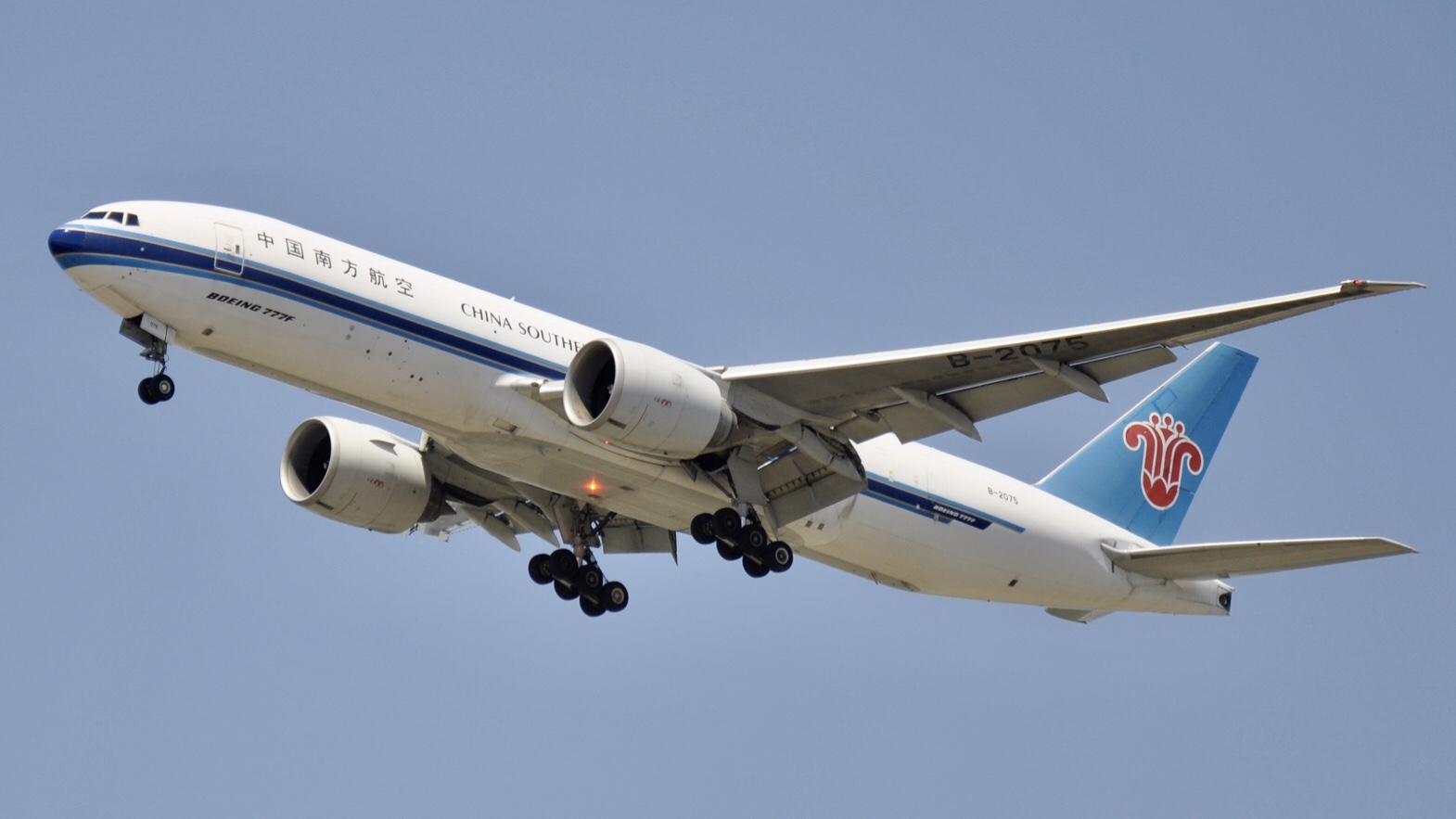 Full size: China Southern Airlines Boeing 777-F B-2075 at Chicago O'Hare International Airport