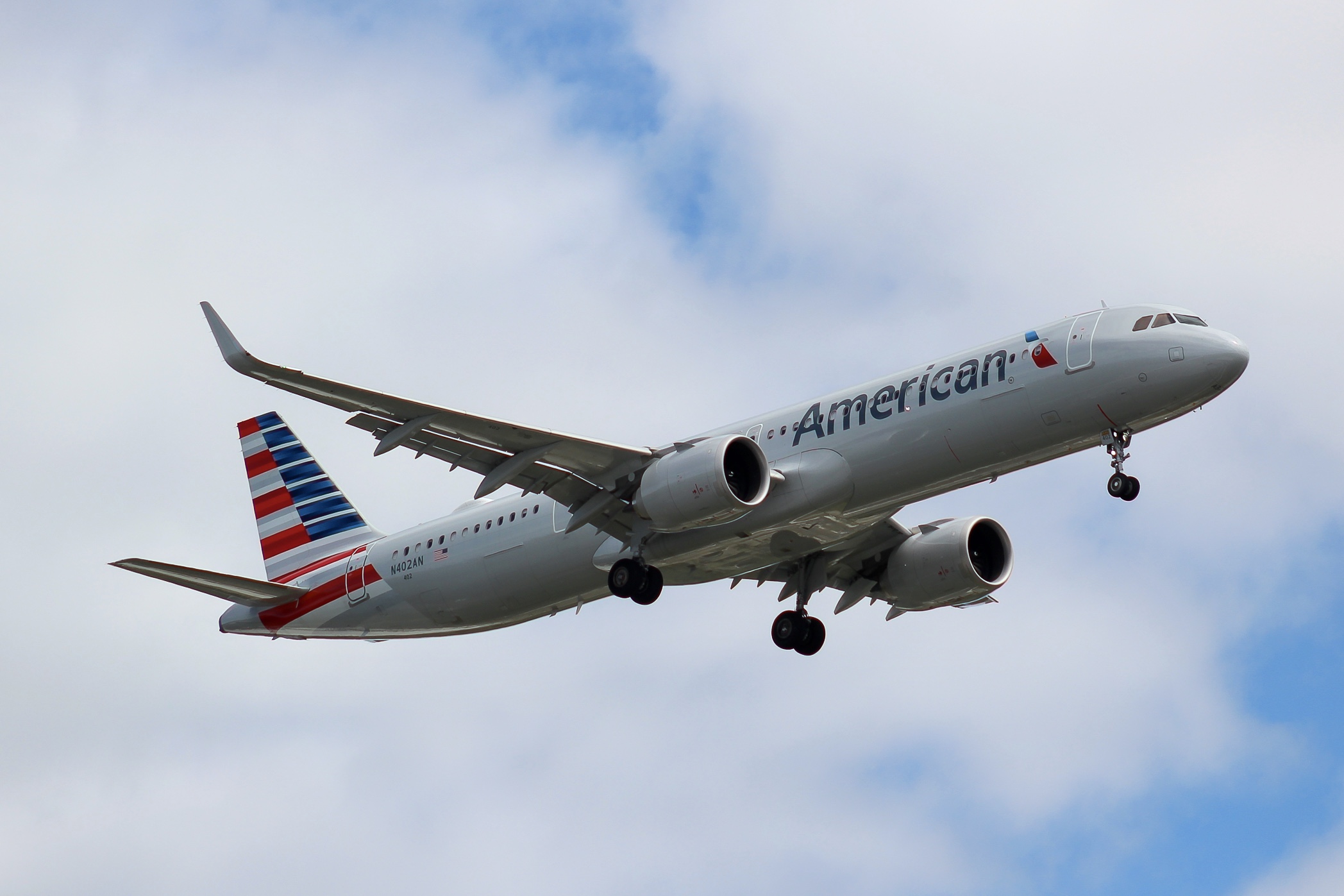 Full size: American Airlines Airbus A321NEO N402AN at Seattle-Tacoma International Airport