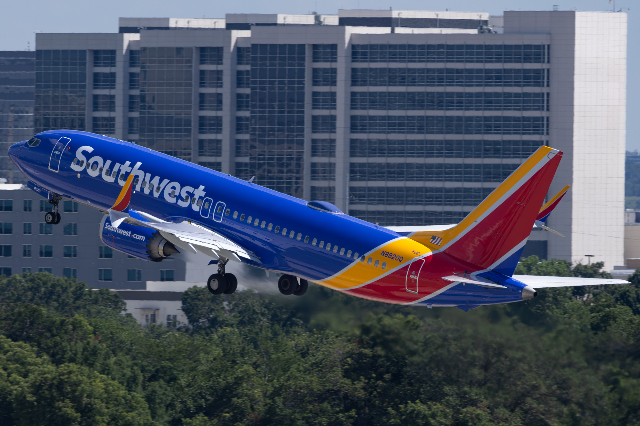 Full size: Southwest Airlines Boeing 737 MAX 8 N8920Q at Dallas Love Field Airport