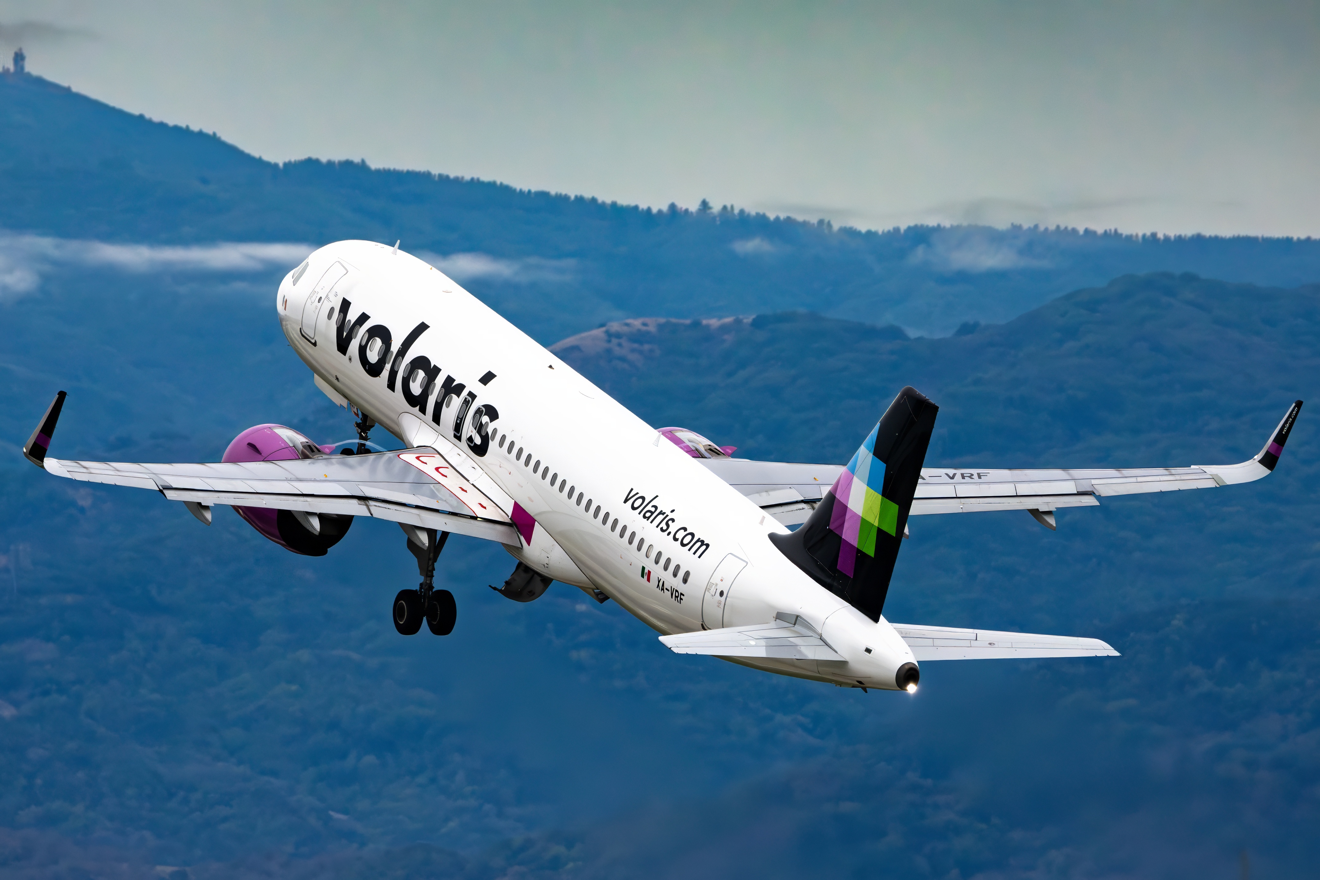Full size: Volaris Airbus A320neo XA-VRF at Norman Y Mineta San Jose International Airport