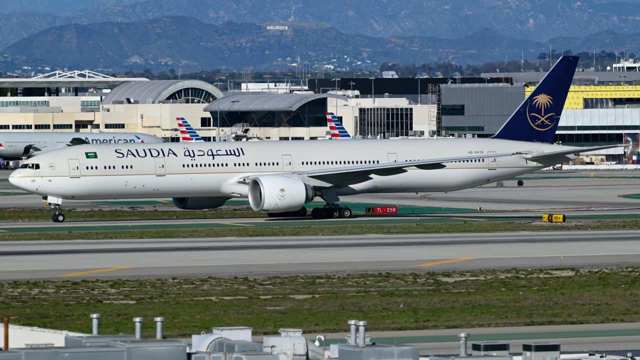 Full size: Saudia Boeing 777-300ER HZ-AK39 at Los Angeles International Airport