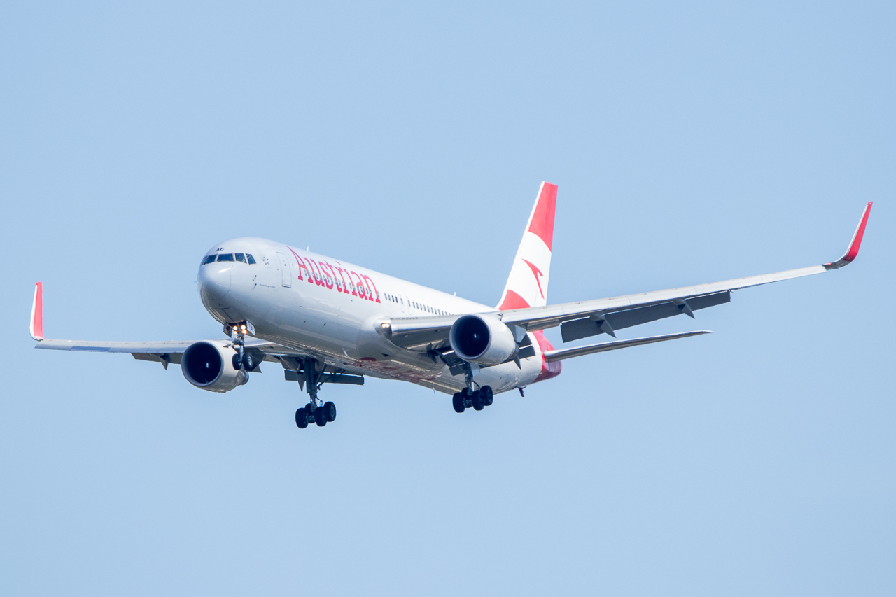 Full size: Austrian Airlines Boeing 767-300ER OE-LAE at Washington Dulles International Airport