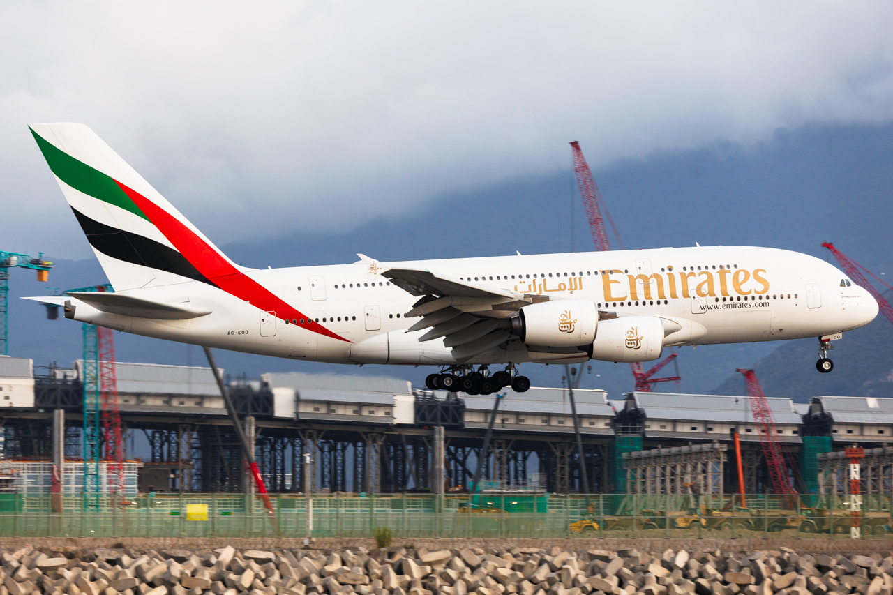 Full size: Emirates Airbus A380-800 A6-EOO at Hong Kong International Airport