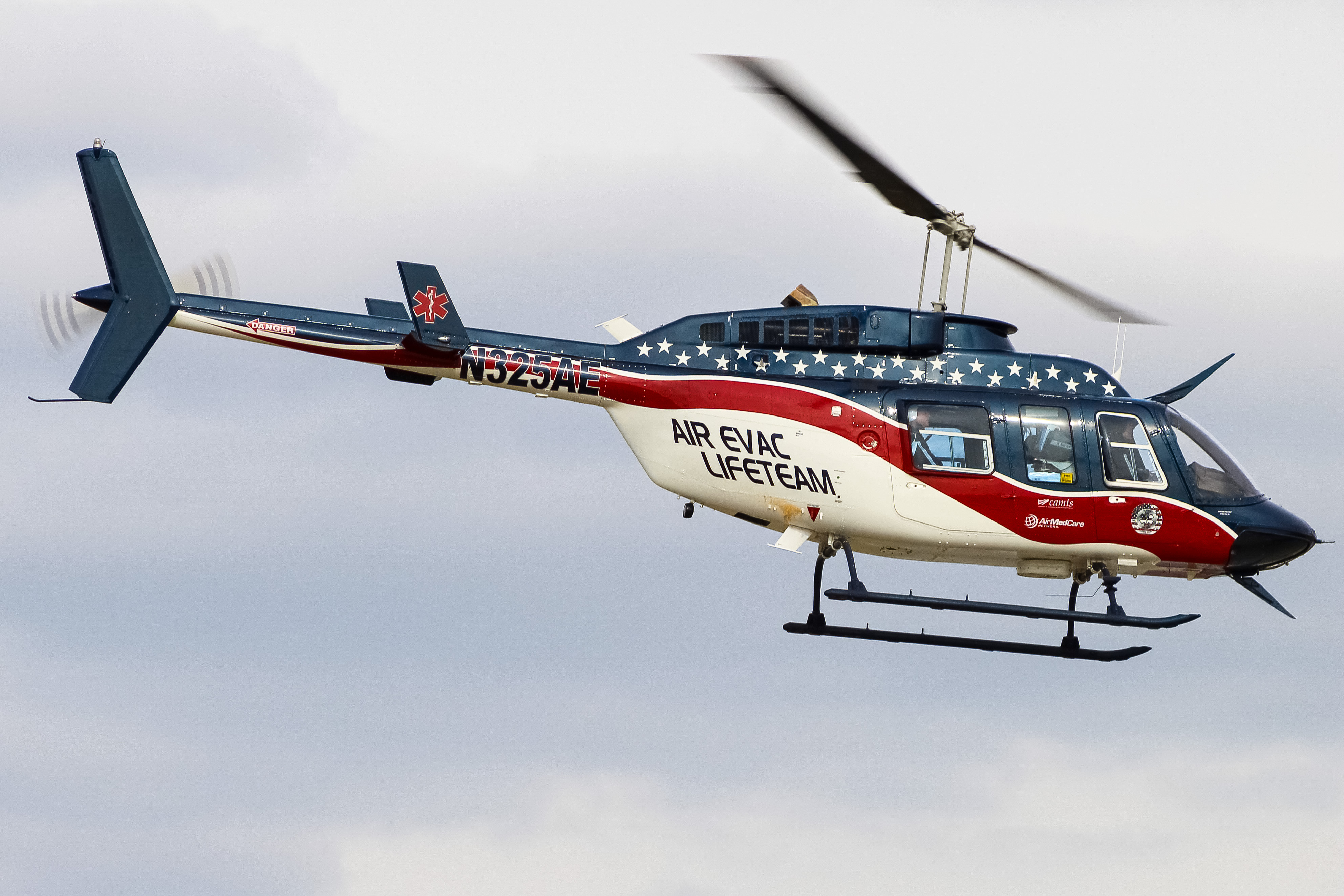 Full size: Air Evac Lifeteam Bell 206 N325AE at Cincinnati Municipal Airport/Lunken Field