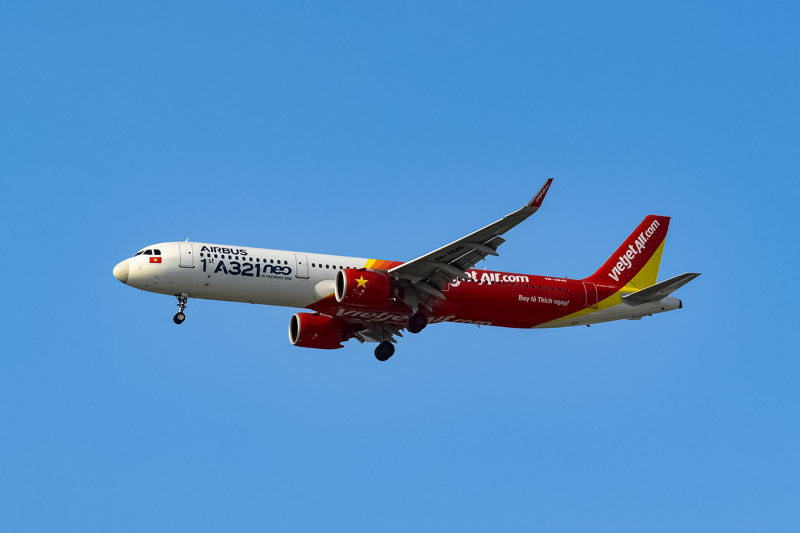 Full size: VietJet Air Airbus A321NEO VN-A646 at Tan Son Nhat International Airport