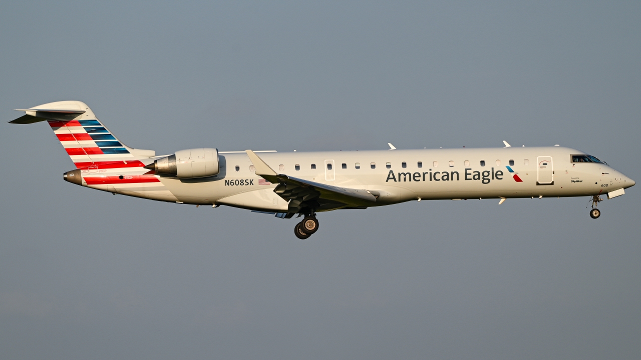 Full size: American Eagle Mitsubishi CRJ-700 N608SK at Dallas-Fort Worth International Airport