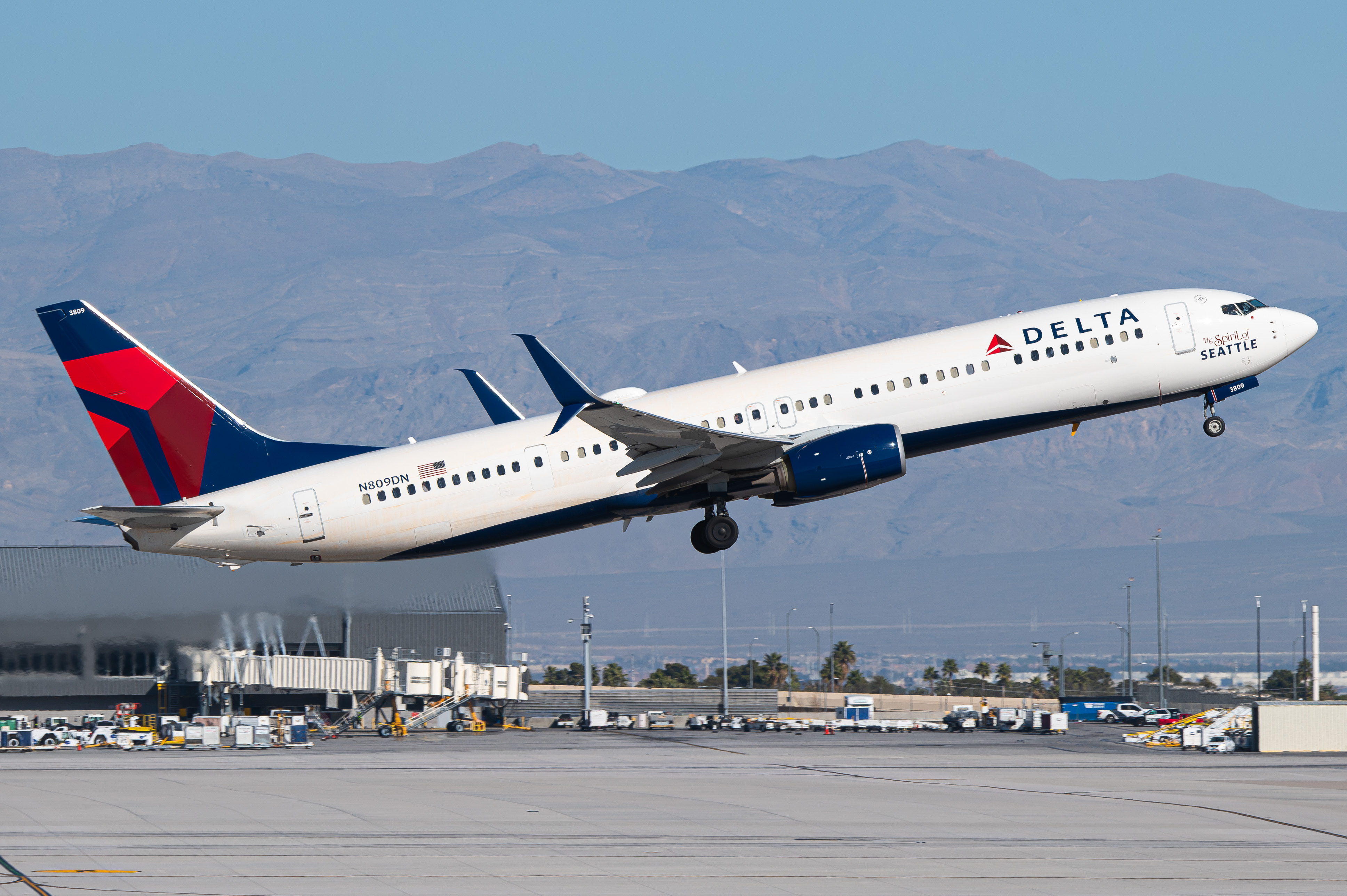 Full size: Delta Airlines Boeing 737-900ER N809DN at Harry Reid International Airport