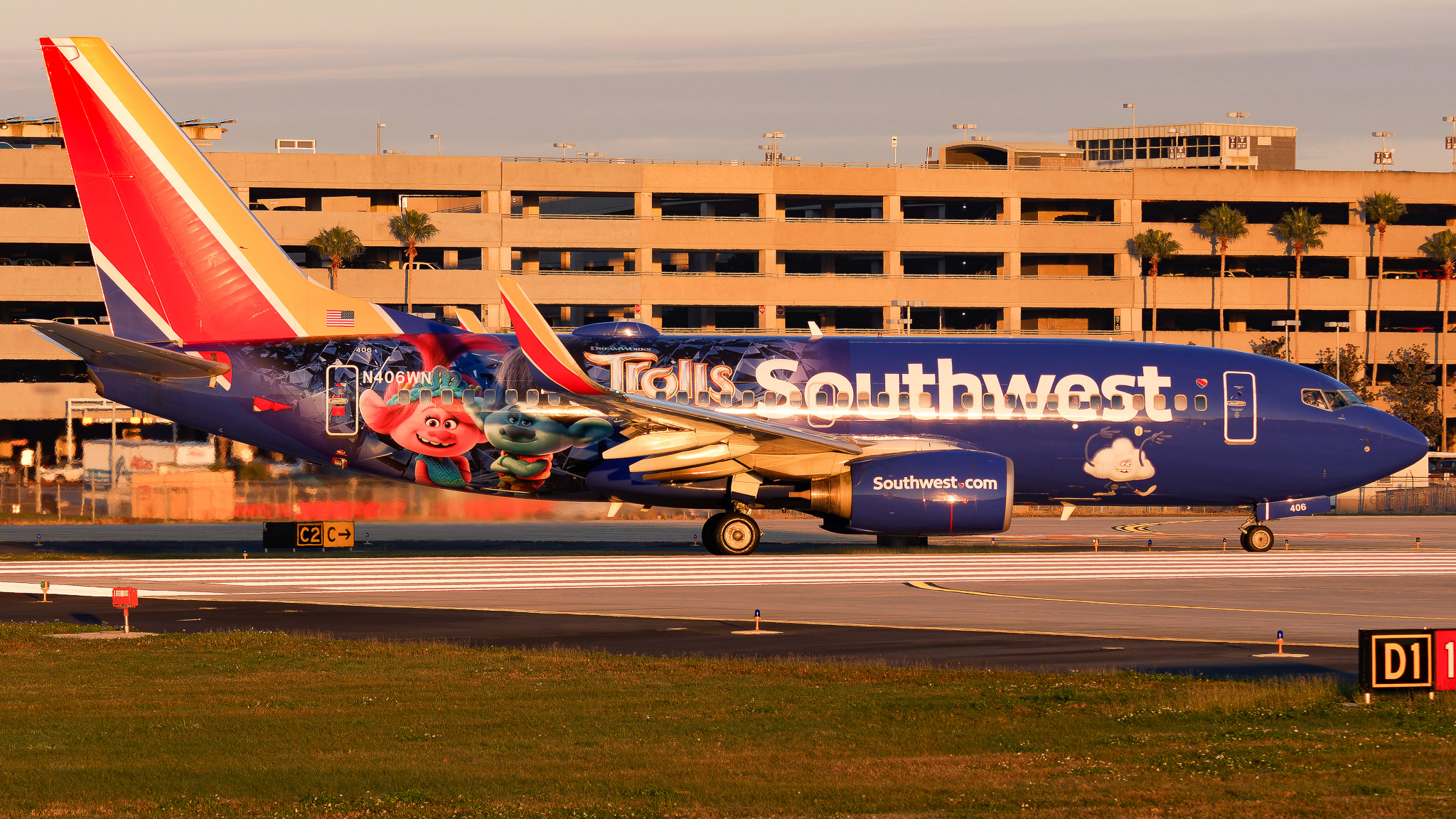 Full size: Southwest Airlines Boeing 737-700 N406WN at Tampa International Airport