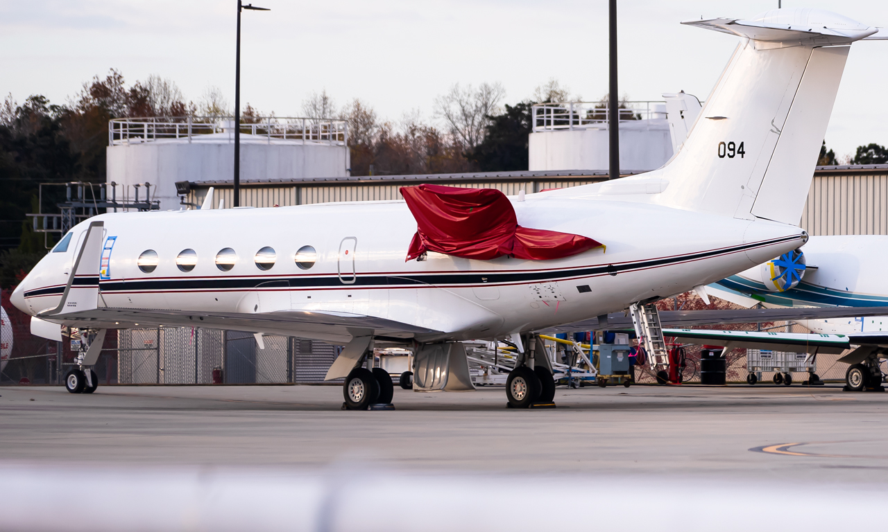 Full size: US Navy Gulfstream C20G 165094 at Savannah/Hilton Head International Airport