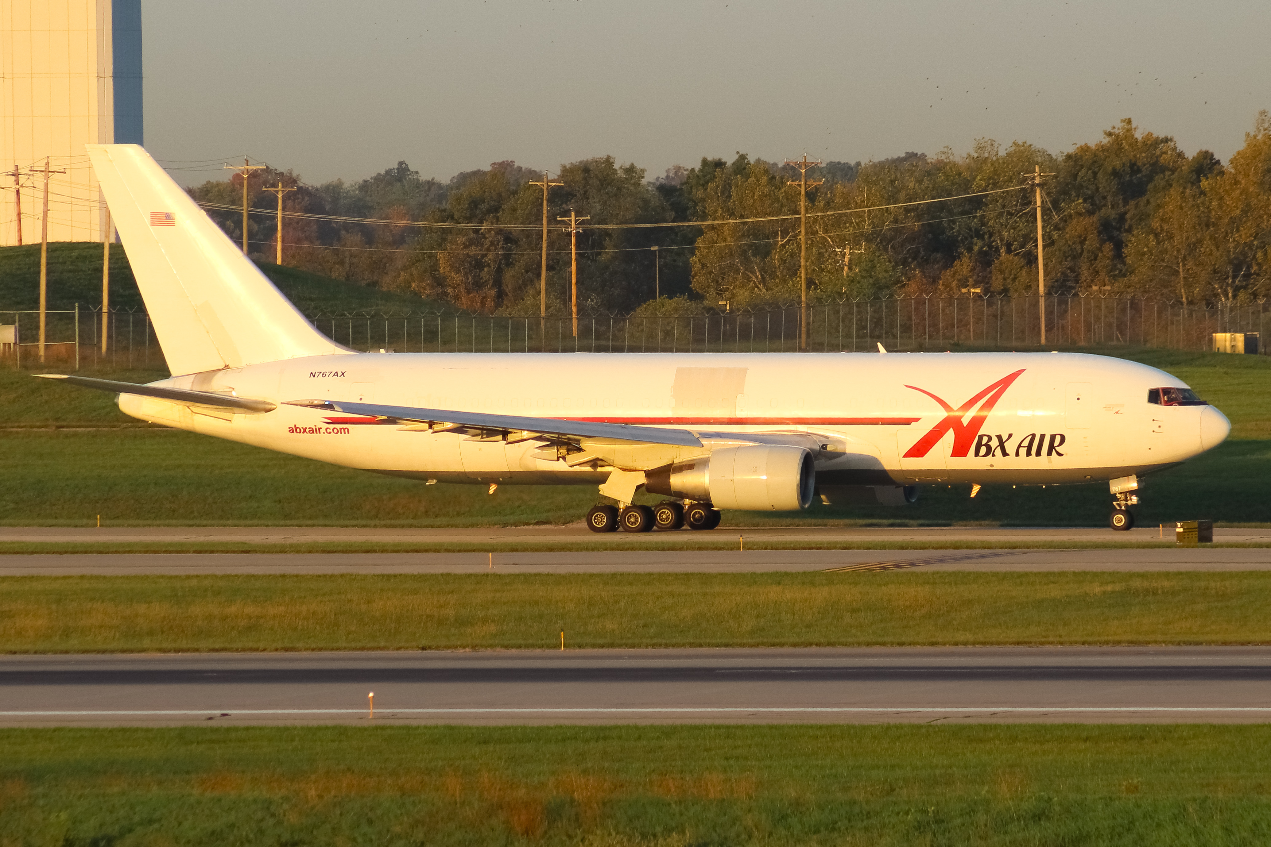 Full size: ABX Air Boeing 767-200F N767AX at Cincinnati/Northern Kentucky International Airport
