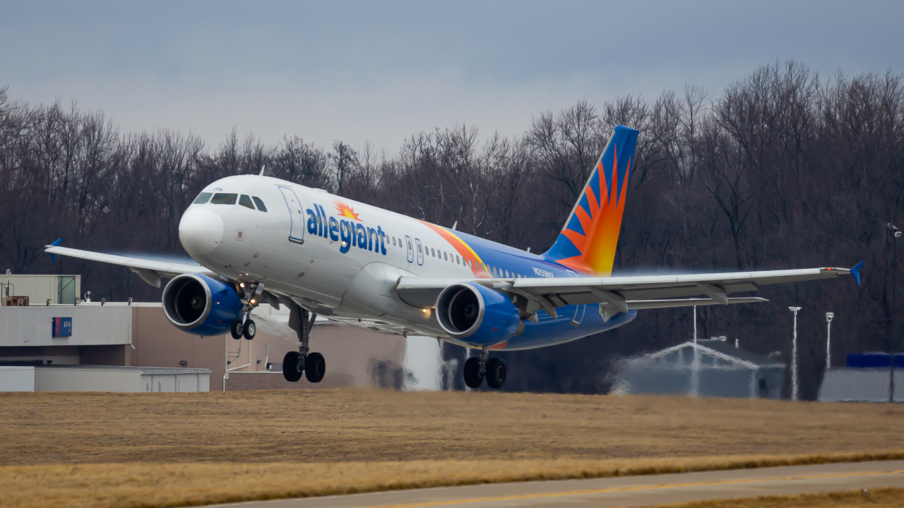 Full size: Allegiant Air Airbus A320 N259NV at Cincinnati/Northern Kentucky International Airport