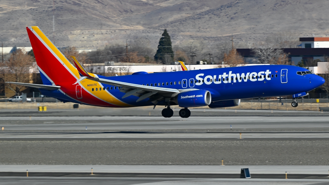 Full size: Southwest Airlines Boeing 737-800 N8617E at Reno/Tahoe International Airport