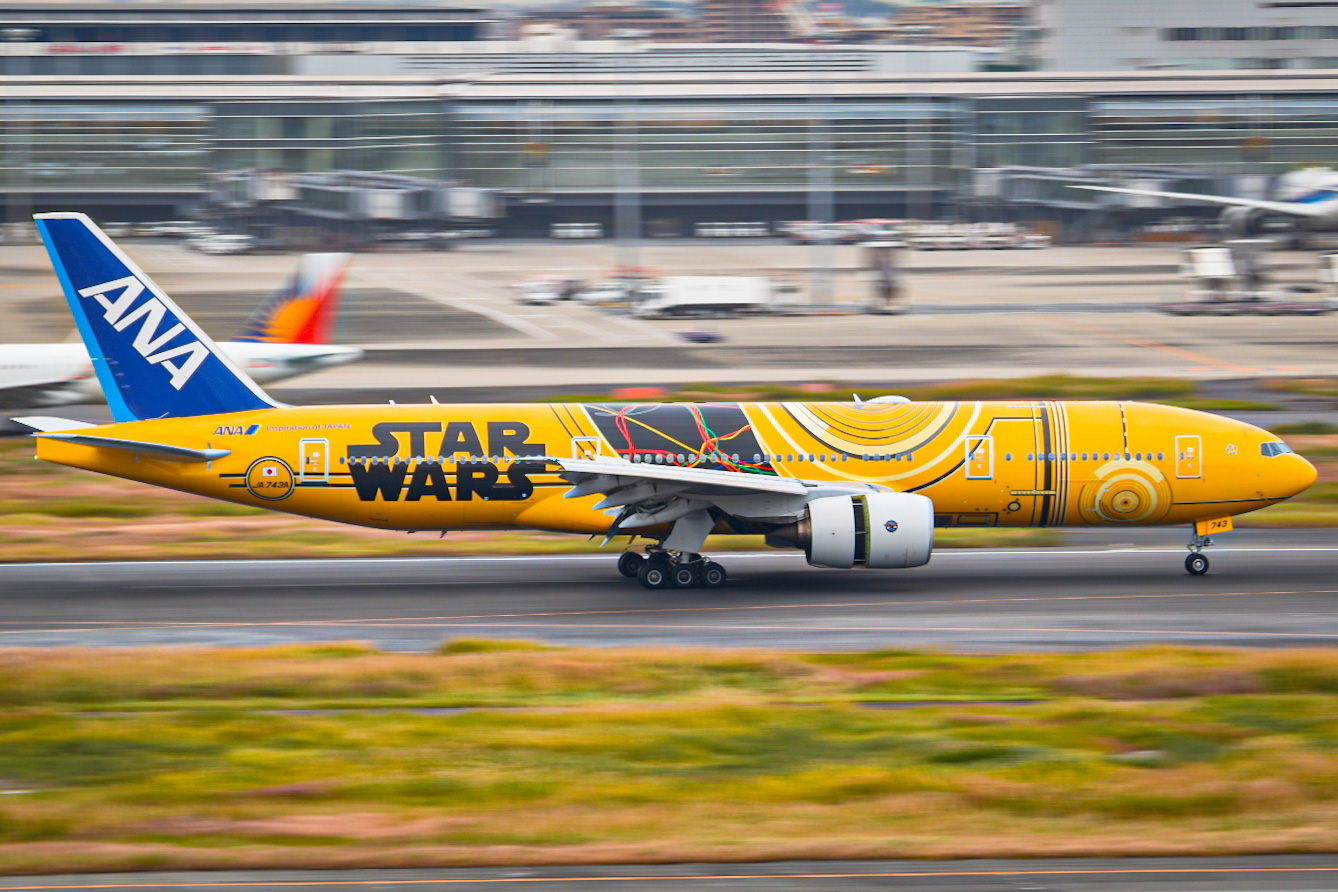 Full size: All Nippon Airways Boeing 777-200ER JA743A at Tokyo-Haneda Airport