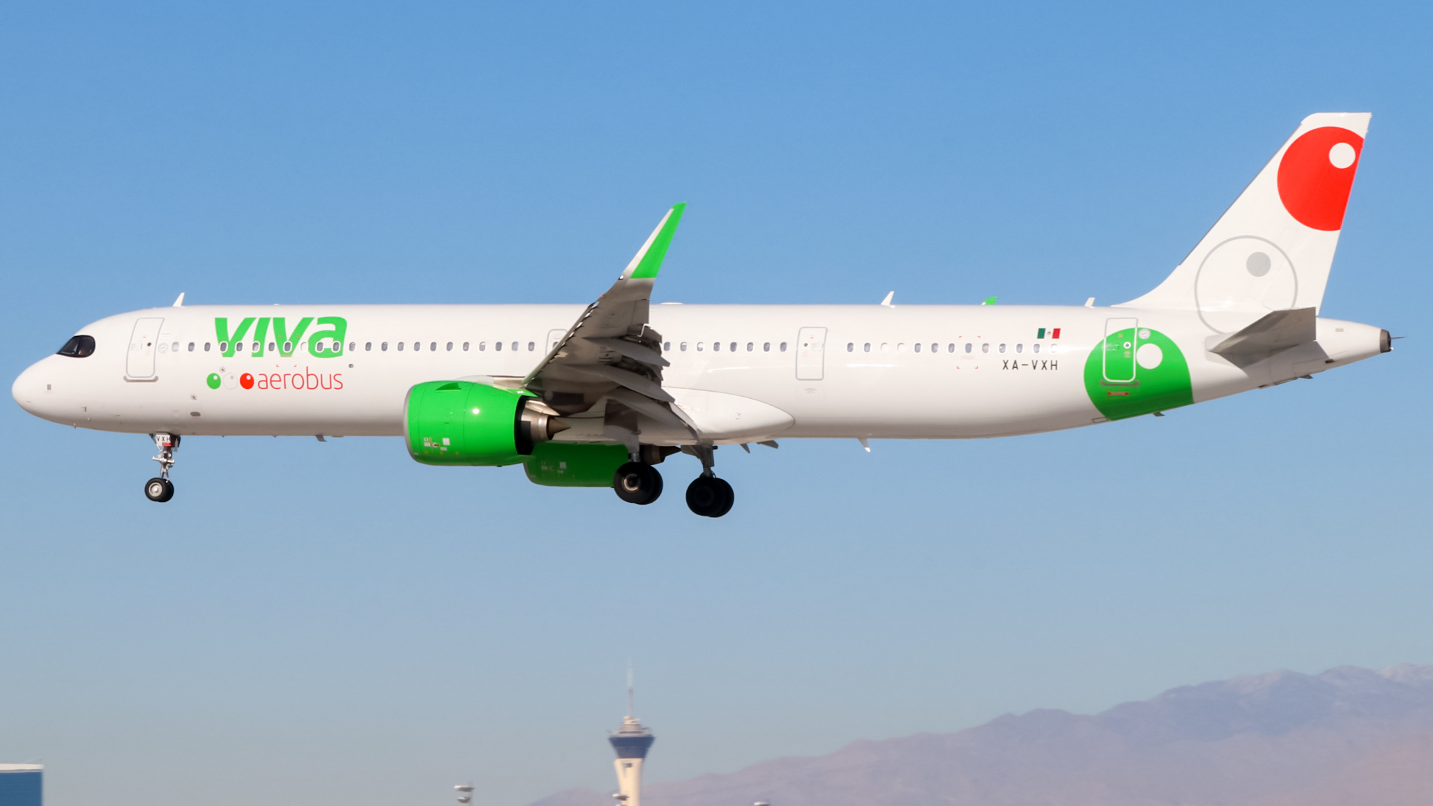 Full size: VivaAerobus Airbus A321NEO XA-VXH at Harry Reid International Airport